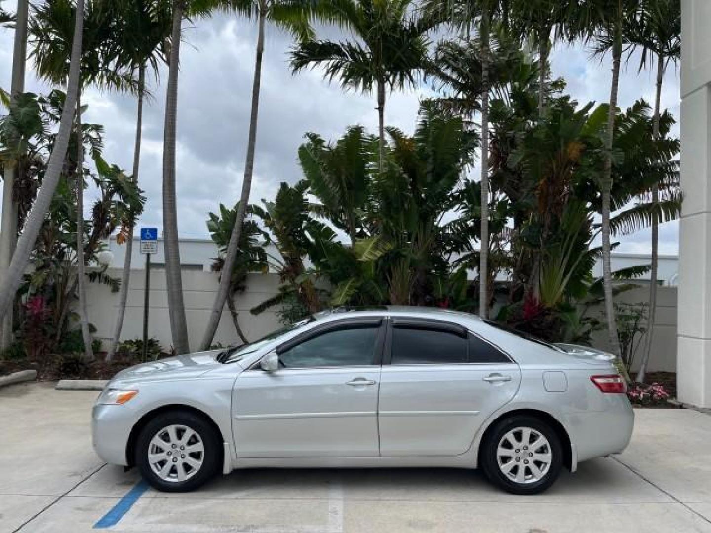 2007 Titanium Metallic /Ash Toyota Camry 1 FL XLE LOW MILES 71,994 (4T1BK46K27U) with an 3.5L DOHC MPFI VVT-i 24-Valve V6 Engine engine, Automatic transmission, located at 4701 North Dixie Hwy, Pompano Beach, FL, 33064, (954) 422-2889, 26.240938, -80.123474 - 2007 TOYOTA CAMRY XLE V6 ROAD READY 3.5L V6 VIN: 4T1BK46K27U024902 XLE LOW MILES 71,994 31MPG SEDAN 4 DR BLUETOOTH 1 OWNER FLORIDA 3.5L V6 F DOHC 24V PARK SENSORS NO ACCIDENTS NO RECALLS GASOLINE DUAL ZONE AC POWER LEATHER SEATS FRONT WHEEL DRIVE 19 SERVICE RECORDS POWER SUNROOF/MIRRORS Additional A - Photo#4