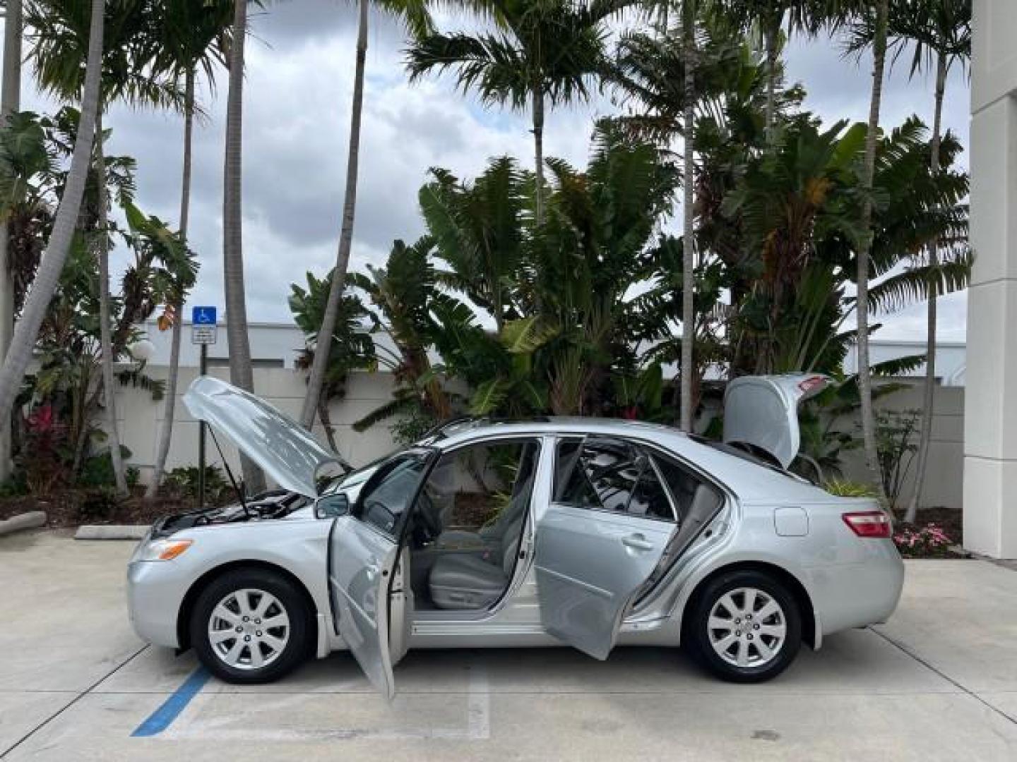 2007 Titanium Metallic /Ash Toyota Camry 1 FL XLE LOW MILES 71,994 (4T1BK46K27U) with an 3.5L DOHC MPFI VVT-i 24-Valve V6 Engine engine, Automatic transmission, located at 4701 North Dixie Hwy, Pompano Beach, FL, 33064, (954) 422-2889, 26.240938, -80.123474 - 2007 TOYOTA CAMRY XLE V6 ROAD READY 3.5L V6 VIN: 4T1BK46K27U024902 XLE LOW MILES 71,994 31MPG SEDAN 4 DR BLUETOOTH 1 OWNER FLORIDA 3.5L V6 F DOHC 24V PARK SENSORS NO ACCIDENTS NO RECALLS GASOLINE DUAL ZONE AC POWER LEATHER SEATS FRONT WHEEL DRIVE 19 SERVICE RECORDS POWER SUNROOF/MIRRORS Additional A - Photo#8