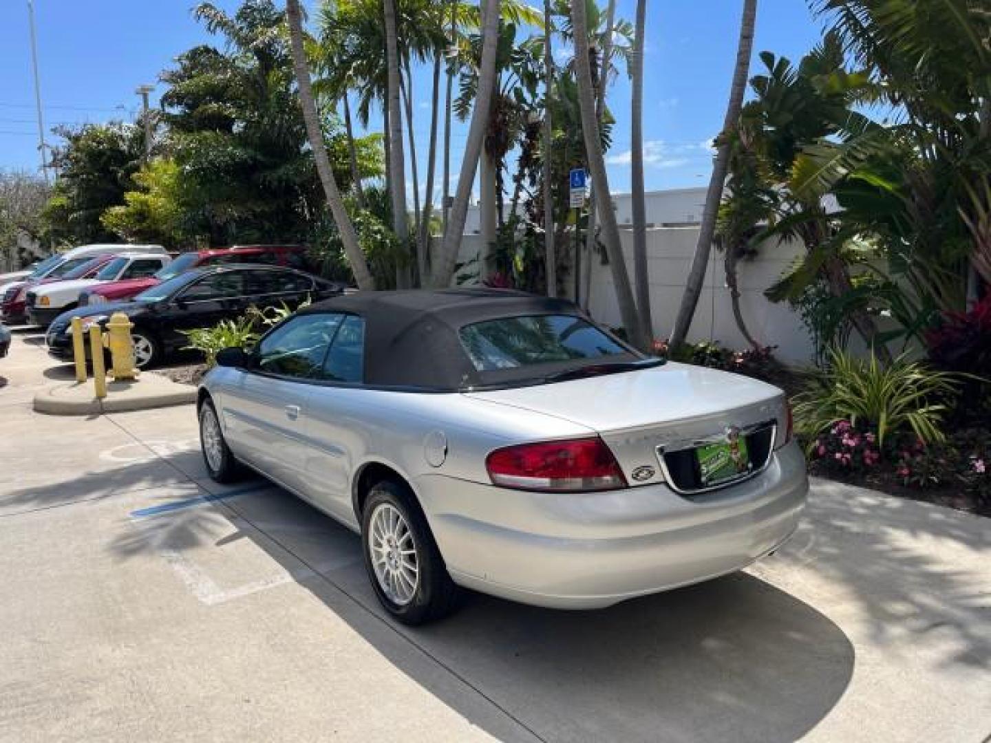 2005 Bright Silver Metallic /Dark Slate Gray Chrysler Sebring Conv Touring LOW MILES 26,922 (1C3EL55R75N) with an 2.7L DOHC SMPI 24-Valve V6 Engine engine, Automatic transmission, located at 4701 North Dixie Hwy, Pompano Beach, FL, 33064, (954) 422-2889, 26.240938, -80.123474 - OUR WEBPAGE FLORIDACARS1.COM HAS OVER 100 PHOTOS AND FREE CARFAX LINK 2005 CHRYSLER SEBRING TOURING ROAD READY 2.7L V6 VIN: 1C3EL55R75N653067 NO ACCIDENTS NO RECALLS CONVERTIBLE FLORIDA OWNER 28 MPG 2.7L V6 F DOHC 24V SUPER LOW MILES 26,922 GASOLINE POWER CONVERTIBLE TOP FRONT WHEEL DRIVE 7 SERVICE - Photo#5