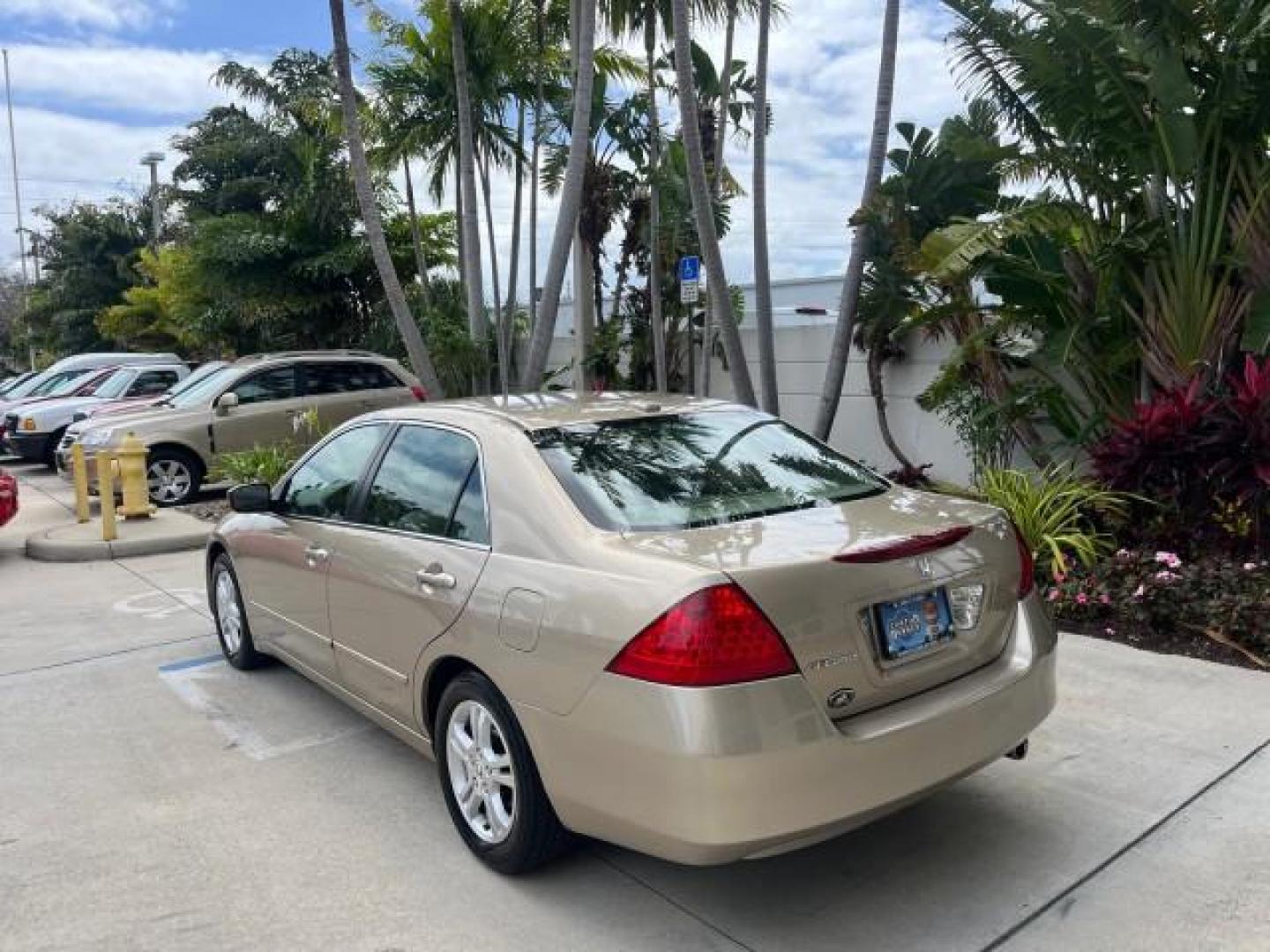 2007 Desert Mist Metallic /Ivory Honda Accord Sdn 1 FL EX-L LOW MILES 67,118 (1HGCM56837A) with an 2.4L DOHC MPFI 16-Valve i-VTEC I4 Engine engine, Automatic transmission, located at 4701 North Dixie Hwy, Pompano Beach, FL, 33064, (954) 422-2889, 26.240938, -80.123474 - 2007 HONDA ACCORD EX-L ROAD READY 2.4L I4 VIN: 1HGCM56837A115841 NO ACCIDENTS NO RECALLS SEDAN 4 DR LOW MILES 67,118 34 MPG 2.4L I4 F DOHC 16V HEATED SEATS/MIRRORS 1 OWNER FLORIDA GASOLINE DUAL ZONE AC POWER LEATHER SEATS FRONT WHEEL DRIVE POWER SUNROOF 11 SERVICE RECORDS Alloy Wheels Anti-Theft Sys - Photo#5