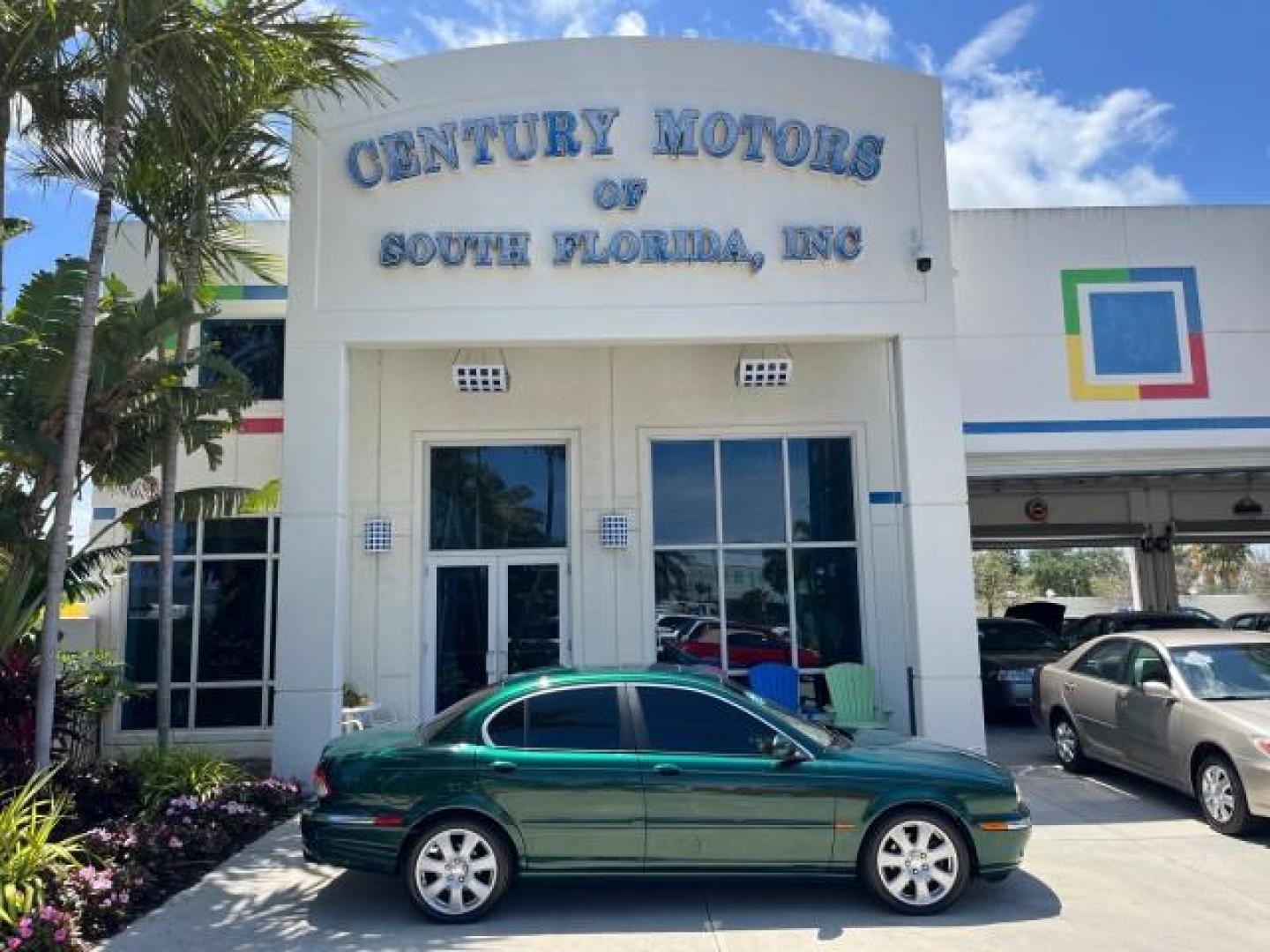 2006 Jaguar Racing Green /Ivory Jaguar X-TYPE AWD LOW MILES 61,609 (SAJWA51A56W) with an 3.0L DOHC SMPI 24-Valve V6 Engine engine, Automatic transmission, located at 4701 North Dixie Hwy, Pompano Beach, FL, 33064, (954) 422-2889, 26.240938, -80.123474 - OUR WEBPAGE FLORIDACARS1.COM HAS OVER 100 PHOTOS AND FREE CARFAX LINK 2006 JAGUAR X-TYPE 3.0L NEW $40,855 ROAD READY VIN: SAJWA51A56WE96399 NO ACCIDENTS NO RECALLS SEDAN 4 DR FLORIDA OWNER 3.0L V6 3.0L V6 F DOHC PARK SENSORS POWER LEATHER SEATS GASOLINE 7 SERVICE RECORDS POWER SUNROOF/MIRRORS ALL WH - Photo#0