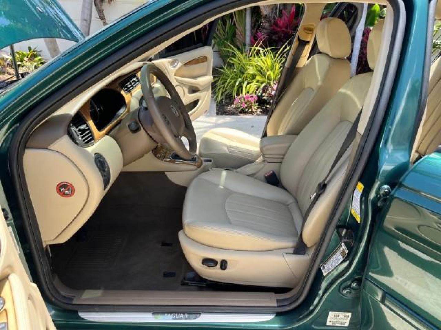 2006 Jaguar Racing Green /Ivory Jaguar X-TYPE AWD LOW MILES 61,609 (SAJWA51A56W) with an 3.0L DOHC SMPI 24-Valve V6 Engine engine, Automatic transmission, located at 4701 North Dixie Hwy, Pompano Beach, FL, 33064, (954) 422-2889, 26.240938, -80.123474 - OUR WEBPAGE FLORIDACARS1.COM HAS OVER 100 PHOTOS AND FREE CARFAX LINK 2006 JAGUAR X-TYPE 3.0L NEW $40,855 ROAD READY VIN: SAJWA51A56WE96399 NO ACCIDENTS NO RECALLS SEDAN 4 DR FLORIDA OWNER 3.0L V6 3.0L V6 F DOHC PARK SENSORS POWER LEATHER SEATS GASOLINE 7 SERVICE RECORDS POWER SUNROOF/MIRRORS ALL WH - Photo#10