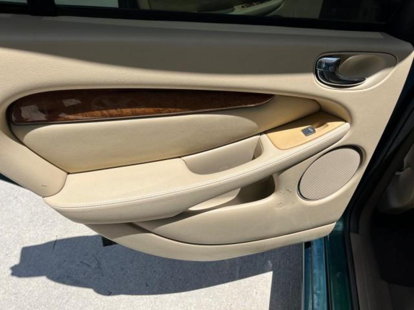 2006 Jaguar Racing Green /Ivory Jaguar X-TYPE AWD LOW MILES 61,609 (SAJWA51A56W) with an 3.0L DOHC SMPI 24-Valve V6 Engine engine, Automatic transmission, located at 4701 North Dixie Hwy, Pompano Beach, FL, 33064, (954) 422-2889, 26.240938, -80.123474 - OUR WEBPAGE FLORIDACARS1.COM HAS OVER 100 PHOTOS AND FREE CARFAX LINK 2006 JAGUAR X-TYPE 3.0L NEW $40,855 ROAD READY VIN: SAJWA51A56WE96399 NO ACCIDENTS NO RECALLS SEDAN 4 DR FLORIDA OWNER 3.0L V6 3.0L V6 F DOHC PARK SENSORS POWER LEATHER SEATS GASOLINE 7 SERVICE RECORDS POWER SUNROOF/MIRRORS ALL WH - Photo#31
