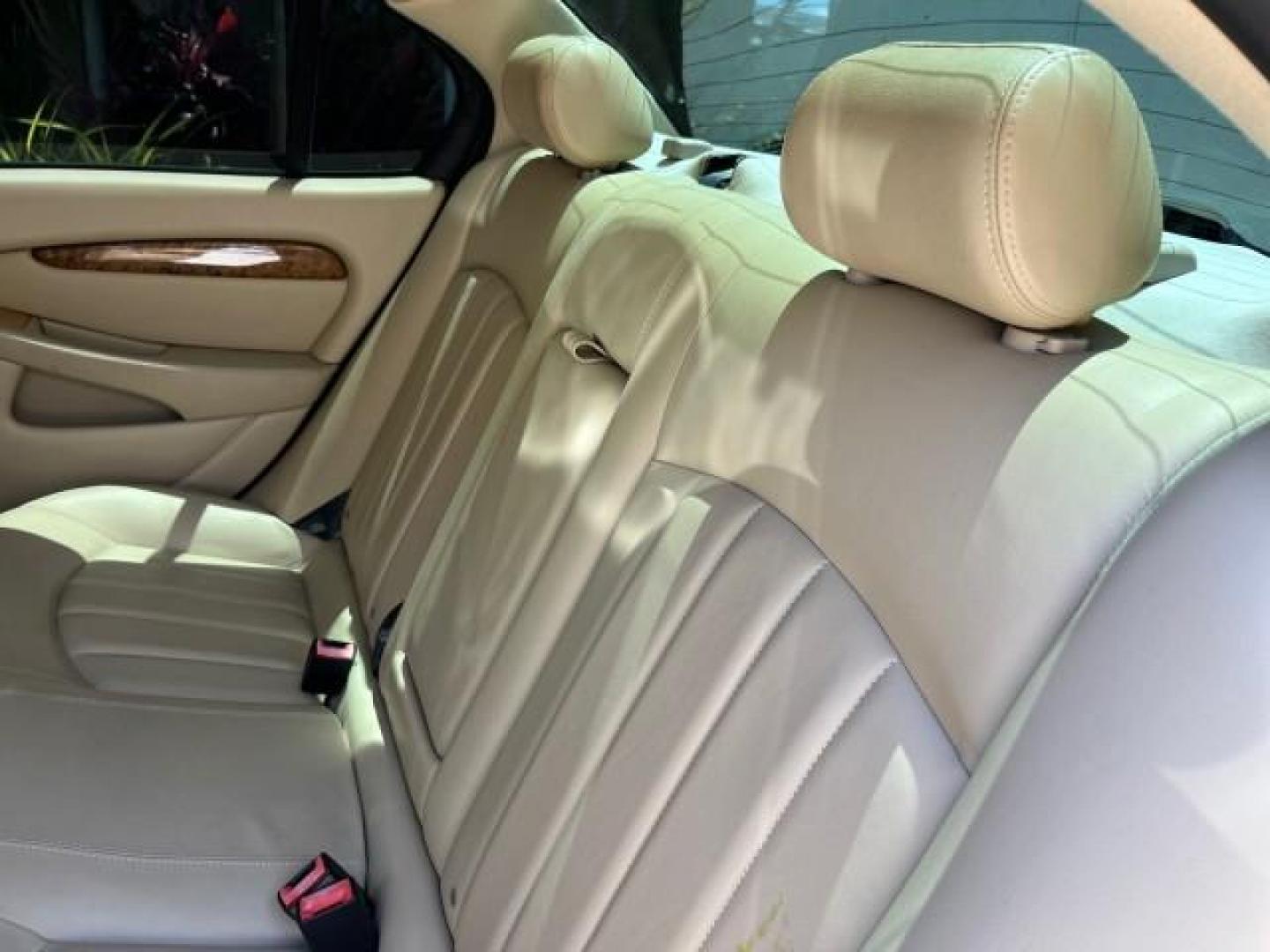 2006 Jaguar Racing Green /Ivory Jaguar X-TYPE AWD LOW MILES 61,609 (SAJWA51A56W) with an 3.0L DOHC SMPI 24-Valve V6 Engine engine, Automatic transmission, located at 4701 North Dixie Hwy, Pompano Beach, FL, 33064, (954) 422-2889, 26.240938, -80.123474 - OUR WEBPAGE FLORIDACARS1.COM HAS OVER 100 PHOTOS AND FREE CARFAX LINK 2006 JAGUAR X-TYPE 3.0L NEW $40,855 ROAD READY VIN: SAJWA51A56WE96399 NO ACCIDENTS NO RECALLS SEDAN 4 DR FLORIDA OWNER 3.0L V6 3.0L V6 F DOHC PARK SENSORS POWER LEATHER SEATS GASOLINE 7 SERVICE RECORDS POWER SUNROOF/MIRRORS ALL WH - Photo#33