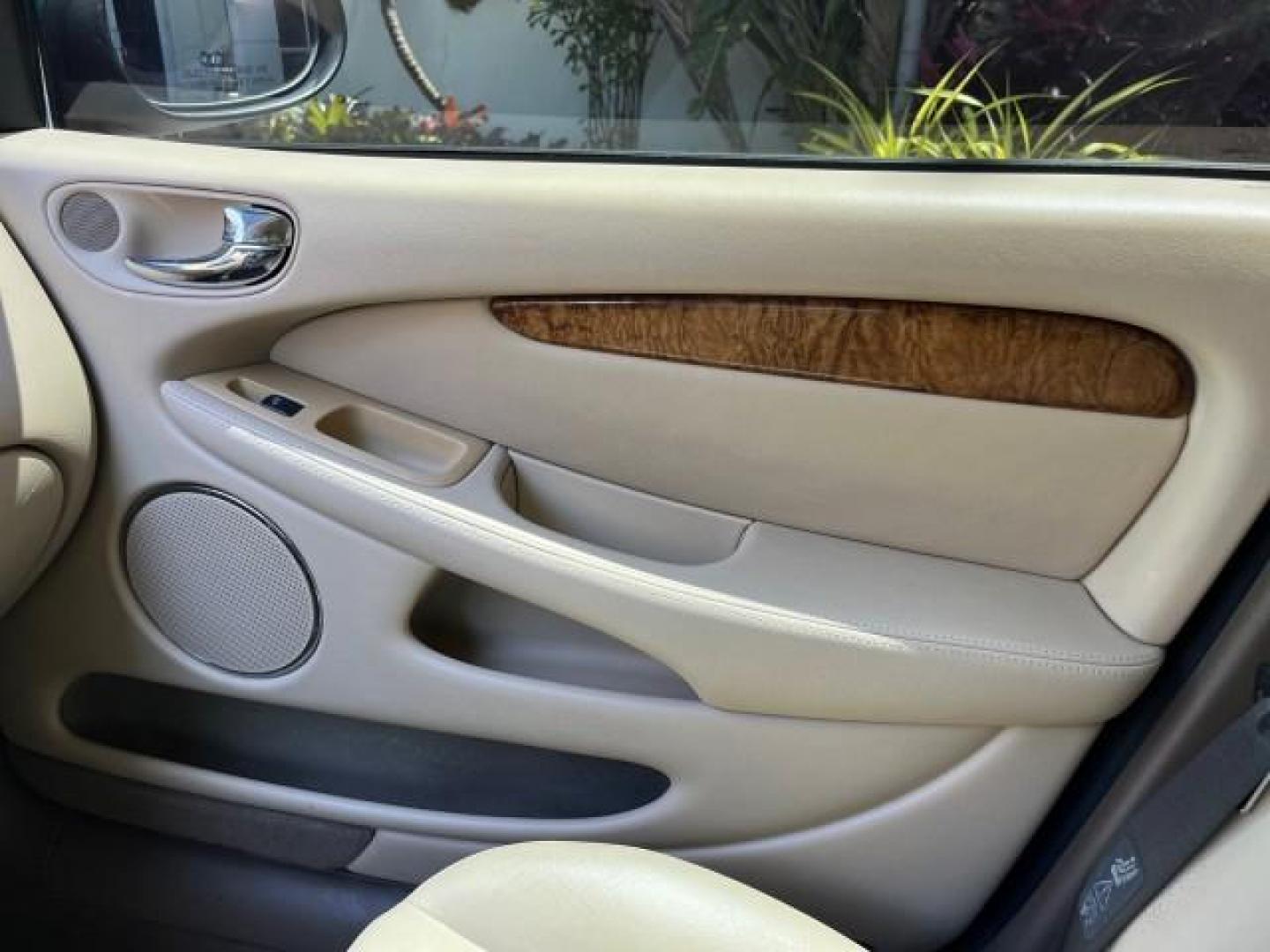 2006 Jaguar Racing Green /Ivory Jaguar X-TYPE AWD LOW MILES 61,609 (SAJWA51A56W) with an 3.0L DOHC SMPI 24-Valve V6 Engine engine, Automatic transmission, located at 4701 North Dixie Hwy, Pompano Beach, FL, 33064, (954) 422-2889, 26.240938, -80.123474 - OUR WEBPAGE FLORIDACARS1.COM HAS OVER 100 PHOTOS AND FREE CARFAX LINK 2006 JAGUAR X-TYPE 3.0L NEW $40,855 ROAD READY VIN: SAJWA51A56WE96399 NO ACCIDENTS NO RECALLS SEDAN 4 DR FLORIDA OWNER 3.0L V6 3.0L V6 F DOHC PARK SENSORS POWER LEATHER SEATS GASOLINE 7 SERVICE RECORDS POWER SUNROOF/MIRRORS ALL WH - Photo#46