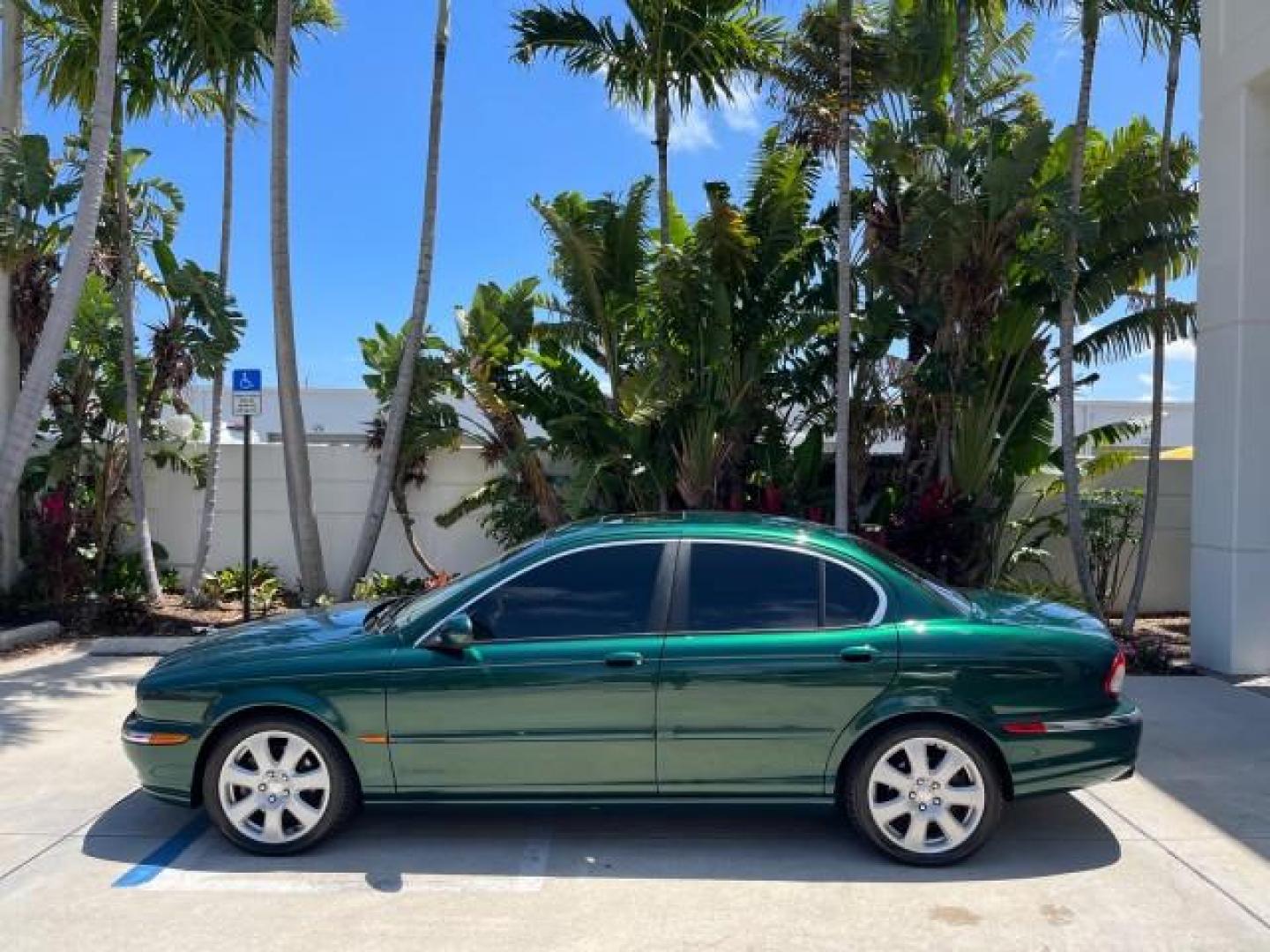 2006 Jaguar Racing Green /Ivory Jaguar X-TYPE AWD LOW MILES 61,609 (SAJWA51A56W) with an 3.0L DOHC SMPI 24-Valve V6 Engine engine, Automatic transmission, located at 4701 North Dixie Hwy, Pompano Beach, FL, 33064, (954) 422-2889, 26.240938, -80.123474 - OUR WEBPAGE FLORIDACARS1.COM HAS OVER 100 PHOTOS AND FREE CARFAX LINK 2006 JAGUAR X-TYPE 3.0L NEW $40,855 ROAD READY VIN: SAJWA51A56WE96399 NO ACCIDENTS NO RECALLS SEDAN 4 DR FLORIDA OWNER 3.0L V6 3.0L V6 F DOHC PARK SENSORS POWER LEATHER SEATS GASOLINE 7 SERVICE RECORDS POWER SUNROOF/MIRRORS ALL WH - Photo#4
