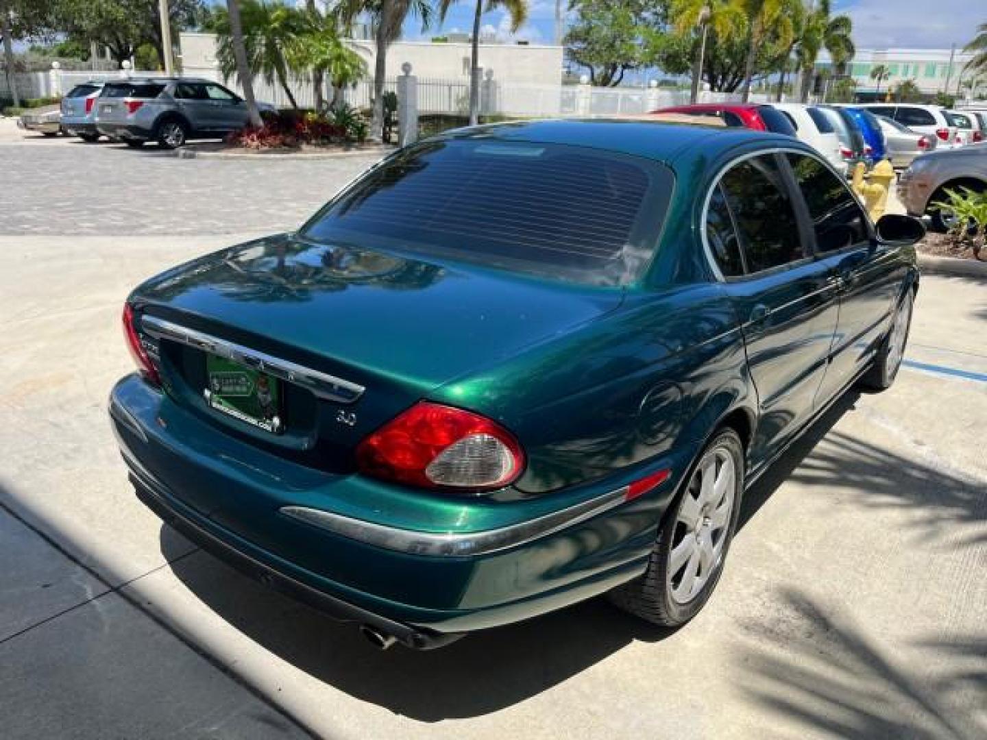 2006 Jaguar Racing Green /Ivory Jaguar X-TYPE AWD LOW MILES 61,609 (SAJWA51A56W) with an 3.0L DOHC SMPI 24-Valve V6 Engine engine, Automatic transmission, located at 4701 North Dixie Hwy, Pompano Beach, FL, 33064, (954) 422-2889, 26.240938, -80.123474 - OUR WEBPAGE FLORIDACARS1.COM HAS OVER 100 PHOTOS AND FREE CARFAX LINK 2006 JAGUAR X-TYPE 3.0L NEW $40,855 ROAD READY VIN: SAJWA51A56WE96399 NO ACCIDENTS NO RECALLS SEDAN 4 DR FLORIDA OWNER 3.0L V6 3.0L V6 F DOHC PARK SENSORS POWER LEATHER SEATS GASOLINE 7 SERVICE RECORDS POWER SUNROOF/MIRRORS ALL WH - Photo#76