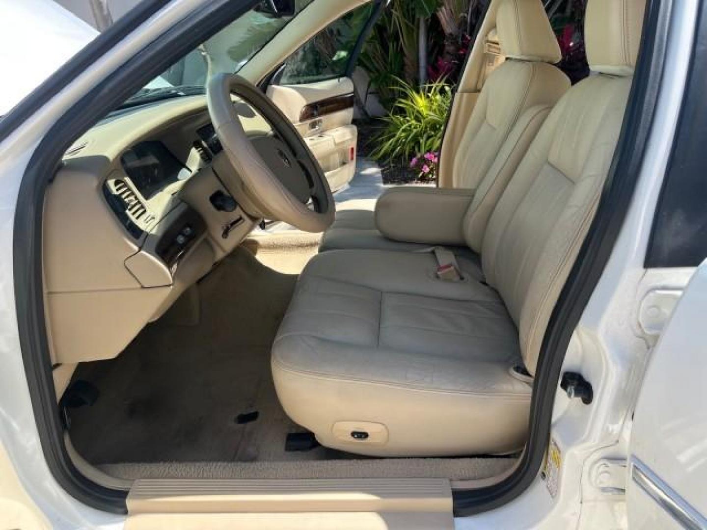 2006 Vibrant White /Light Camel Mercury Grand Marquis LS Premium LOW MILES 67,595 (2MHFM75V56X) with an 4.6L OHC FFV V8 Engine engine, Automatic transmission, located at 4701 North Dixie Hwy, Pompano Beach, FL, 33064, (954) 422-2889, 26.240938, -80.123474 - 2006 MERCURY GRAND MARQUIS LS PREMIUM ROAD READY 4.6L V8 VIN: 2MHFM75V56X641524 LOW MILES 67,595 SEDAN 4 DR NO RECALLS 4.6L V8 F POWER LEATHER SEATS FLEX FUEL POWER SUNROOF REAR WHEEL DRIVE POWER MIRRORS Adaptive Headlights Adjustable Lumbar Support Anti-Theft System Approach Lights Auto-dimming Rea - Photo#10