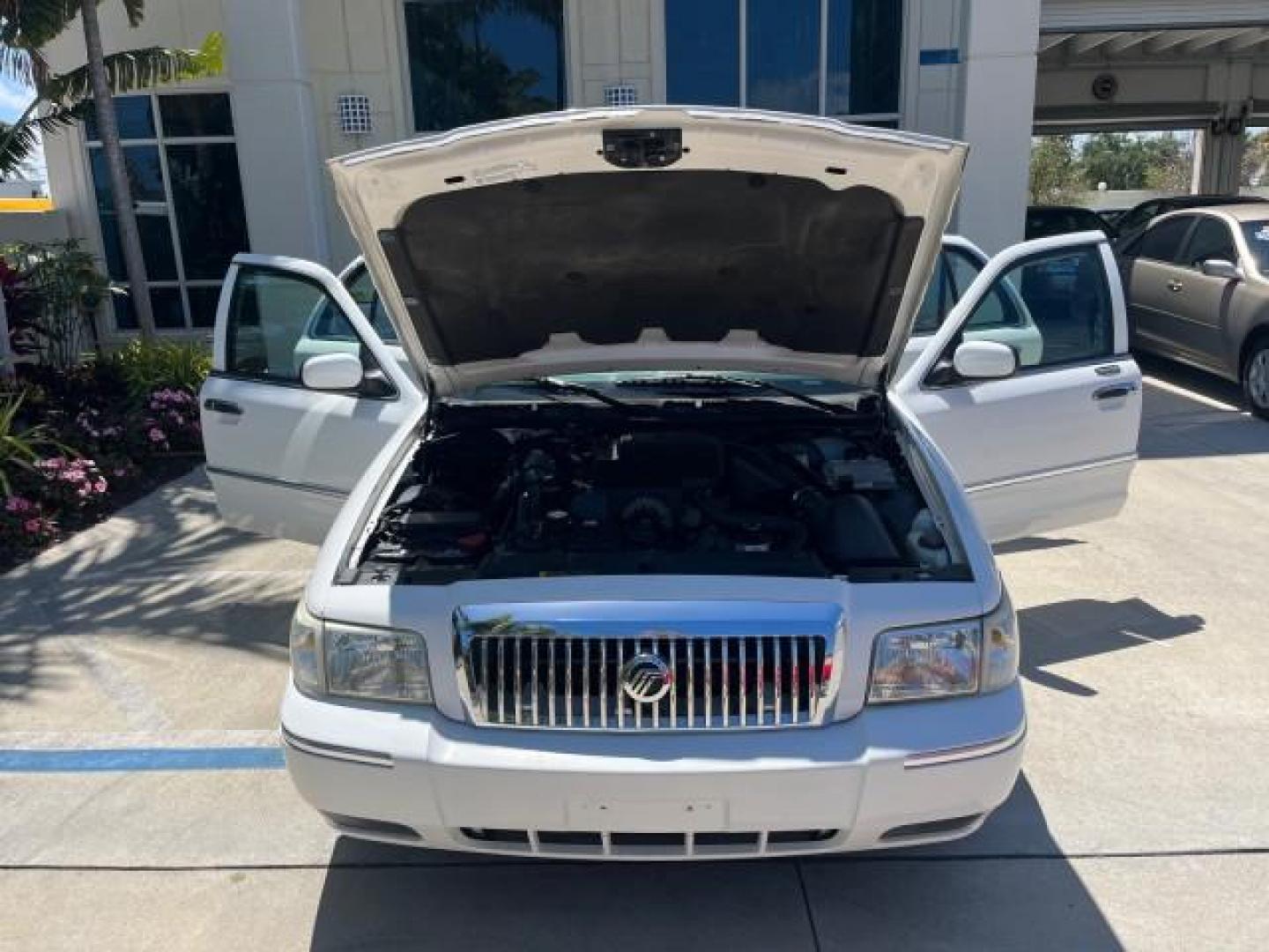 2006 Vibrant White /Light Camel Mercury Grand Marquis LS Premium LOW MILES 67,595 (2MHFM75V56X) with an 4.6L OHC FFV V8 Engine engine, Automatic transmission, located at 4701 North Dixie Hwy, Pompano Beach, FL, 33064, (954) 422-2889, 26.240938, -80.123474 - 2006 MERCURY GRAND MARQUIS LS PREMIUM ROAD READY 4.6L V8 VIN: 2MHFM75V56X641524 LOW MILES 67,595 SEDAN 4 DR NO RECALLS 4.6L V8 F POWER LEATHER SEATS FLEX FUEL POWER SUNROOF REAR WHEEL DRIVE POWER MIRRORS Adaptive Headlights Adjustable Lumbar Support Anti-Theft System Approach Lights Auto-dimming Rea - Photo#16