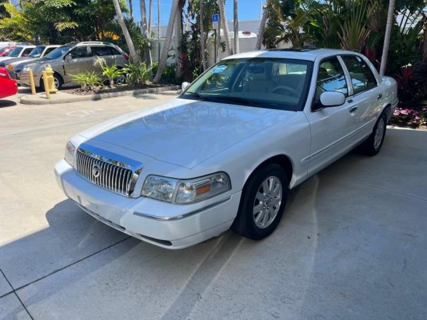 2006 Vibrant White /Light Camel Mercury Grand Marquis LS Premium LOW MILES 67,595 (2MHFM75V56X) with an 4.6L OHC FFV V8 Engine engine, Automatic transmission, located at 4701 North Dixie Hwy, Pompano Beach, FL, 33064, (954) 422-2889, 26.240938, -80.123474 - 2006 MERCURY GRAND MARQUIS LS PREMIUM ROAD READY 4.6L V8 VIN: 2MHFM75V56X641524 LOW MILES 67,595 SEDAN 4 DR NO RECALLS 4.6L V8 F POWER LEATHER SEATS FLEX FUEL POWER SUNROOF REAR WHEEL DRIVE POWER MIRRORS Adaptive Headlights Adjustable Lumbar Support Anti-Theft System Approach Lights Auto-dimming Rea - Photo#3