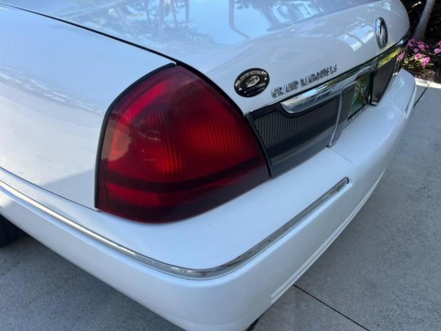 2006 Vibrant White /Light Camel Mercury Grand Marquis LS Premium LOW MILES 67,595 (2MHFM75V56X) with an 4.6L OHC FFV V8 Engine engine, Automatic transmission, located at 4701 North Dixie Hwy, Pompano Beach, FL, 33064, (954) 422-2889, 26.240938, -80.123474 - 2006 MERCURY GRAND MARQUIS LS PREMIUM ROAD READY 4.6L V8 VIN: 2MHFM75V56X641524 LOW MILES 67,595 SEDAN 4 DR NO RECALLS 4.6L V8 F POWER LEATHER SEATS FLEX FUEL POWER SUNROOF REAR WHEEL DRIVE POWER MIRRORS Adaptive Headlights Adjustable Lumbar Support Anti-Theft System Approach Lights Auto-dimming Rea - Photo#91