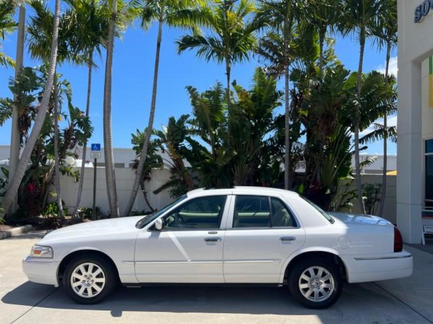 2006 Vibrant White /Light Camel Mercury Grand Marquis LS Premium LOW MILES 67,595 (2MHFM75V56X) with an 4.6L OHC FFV V8 Engine engine, Automatic transmission, located at 4701 North Dixie Hwy, Pompano Beach, FL, 33064, (954) 422-2889, 26.240938, -80.123474 - 2006 MERCURY GRAND MARQUIS LS PREMIUM ROAD READY 4.6L V8 VIN: 2MHFM75V56X641524 LOW MILES 67,595 SEDAN 4 DR NO RECALLS 4.6L V8 F POWER LEATHER SEATS FLEX FUEL POWER SUNROOF REAR WHEEL DRIVE POWER MIRRORS Adaptive Headlights Adjustable Lumbar Support Anti-Theft System Approach Lights Auto-dimming Rea - Photo#94