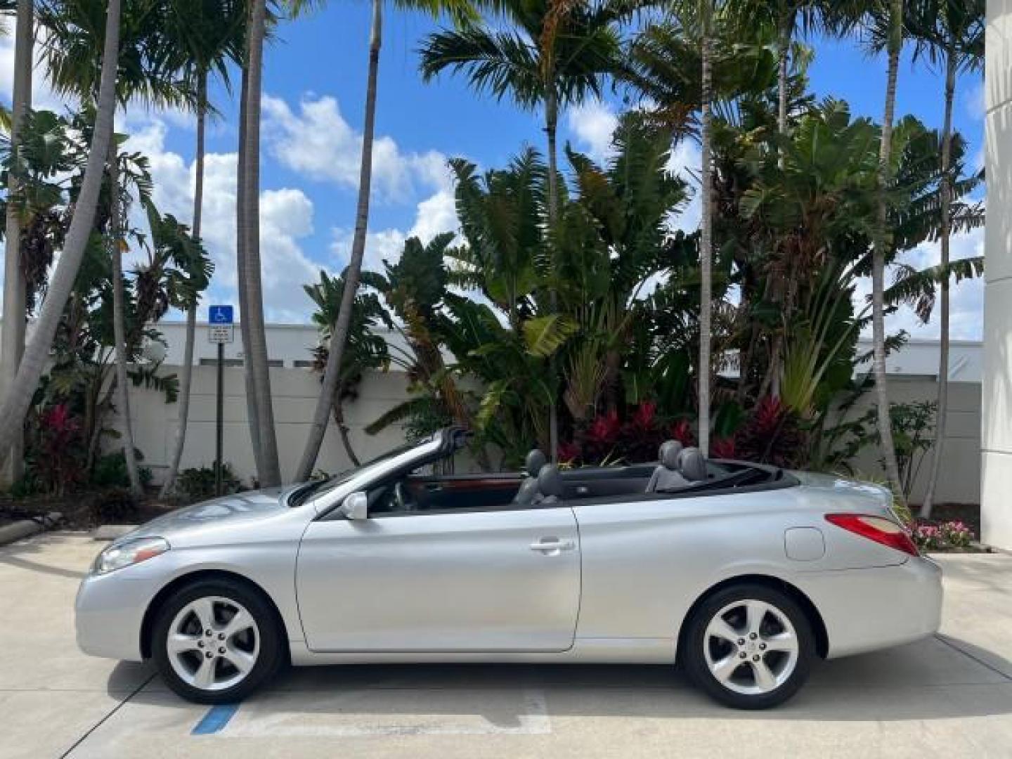 2008 Classic Silver Metallic /Dark Gray Toyota Camry Solara 1 FL SLE LOW MILES 49,029 (4T1FA38P38U) with an 3.3L DOHC SMPI VVT-i 24-Valve V6 Engine engine, Automatic transmission, located at 4701 North Dixie Hwy, Pompano Beach, FL, 33064, (954) 422-2889, 26.240938, -80.123474 - OUR WEBPAGE FLORIDACARS1.COM HAS OVER 100 PHOTOS AND FREE CARFAX LINK 2008 TOYOTA CAMRY SOLARA SLE V6 ROAD READY 3.3L V6 VIN: 4T1FA38P38U158052 NO RECALLS 29 MPG CONVERTIBLE 1 OWNER FLORIDA 3.3L V6 F DOHC 24V SLE POWER CONVERTIBLE TOP GASOLINE BLUETOOTH POWER LEATHER SEATS FRONT WHEEL DRIVE 18 SERVI - Photo#9