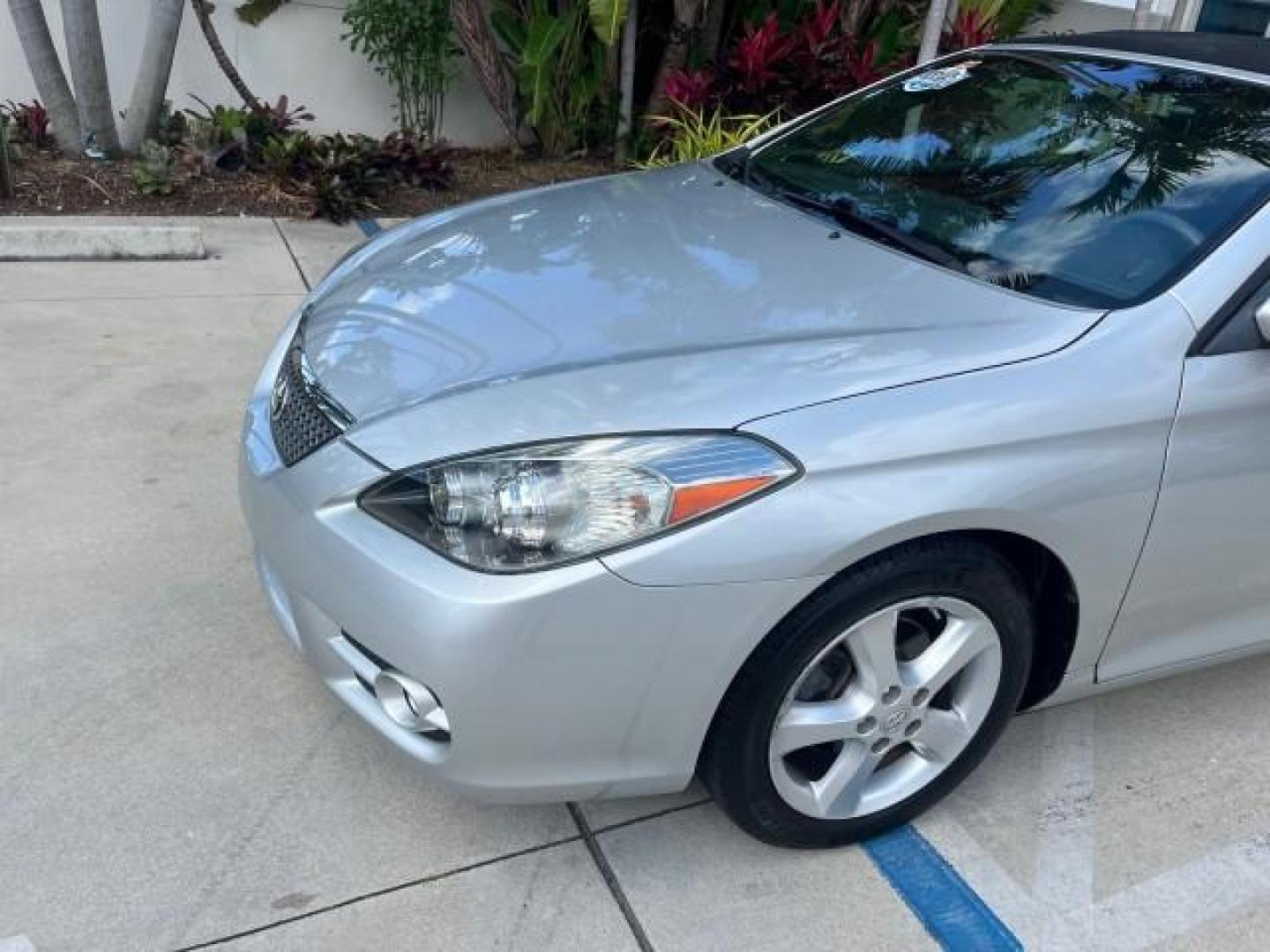 2008 Classic Silver Metallic /Dark Gray Toyota Camry Solara 1 FL SLE LOW MILES 49,029 (4T1FA38P38U) with an 3.3L DOHC SMPI VVT-i 24-Valve V6 Engine engine, Automatic transmission, located at 4701 North Dixie Hwy, Pompano Beach, FL, 33064, (954) 422-2889, 26.240938, -80.123474 - OUR WEBPAGE FLORIDACARS1.COM HAS OVER 100 PHOTOS AND FREE CARFAX LINK 2008 TOYOTA CAMRY SOLARA SLE V6 ROAD READY 3.3L V6 VIN: 4T1FA38P38U158052 NO RECALLS 29 MPG CONVERTIBLE 1 OWNER FLORIDA 3.3L V6 F DOHC 24V SLE POWER CONVERTIBLE TOP GASOLINE BLUETOOTH POWER LEATHER SEATS FRONT WHEEL DRIVE 18 SERVI - Photo#73