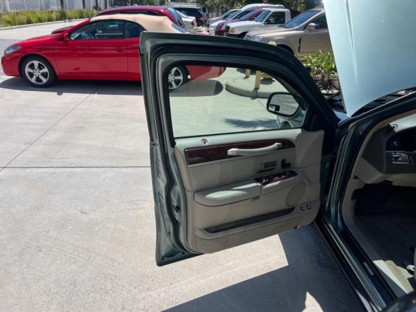 2005 Light Tundra Metallic /Shale/Dove Lincoln Town Car Signature LOW MILES 61,191 (1LNHM81W05Y) with an 4.6L SOHC SMPI V8 Engine engine, Automatic transmission, located at 4701 North Dixie Hwy, Pompano Beach, FL, 33064, (954) 422-2889, 26.240938, -80.123474 - 2005 LINCOLN TOWN CAR SIGNATURE NEW $42,055 ROAD READY VIN: 1LNHM81W05Y642621 NO ACCIDENTS NO RECALLS SEDAN 4 DR FLORIDA OWNER 4.6L V8 4.6L V8 F OHV 16V SIGNATURE LOW MILES 61,191 GASOLINE DUAL ZONE AC 14 SERVICE RECORDS REAR WHEEL DRIVE PARK SENSORS POWER LEATHER SEATS Alloy Wheels Anti-Theft Syste - Photo#9