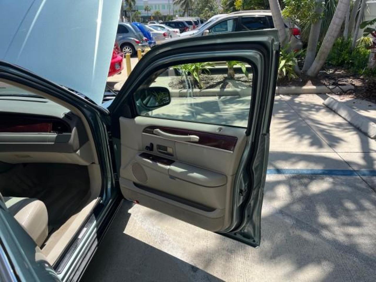 2005 Light Tundra Metallic /Shale/Dove Lincoln Town Car Signature LOW MILES 61,191 (1LNHM81W05Y) with an 4.6L SOHC SMPI V8 Engine engine, Automatic transmission, located at 4701 North Dixie Hwy, Pompano Beach, FL, 33064, (954) 422-2889, 26.240938, -80.123474 - 2005 LINCOLN TOWN CAR SIGNATURE NEW $42,055 ROAD READY VIN: 1LNHM81W05Y642621 NO ACCIDENTS NO RECALLS SEDAN 4 DR FLORIDA OWNER 4.6L V8 4.6L V8 F OHV 16V SIGNATURE LOW MILES 61,191 GASOLINE DUAL ZONE AC 14 SERVICE RECORDS REAR WHEEL DRIVE PARK SENSORS POWER LEATHER SEATS Alloy Wheels Anti-Theft Syste - Photo#11