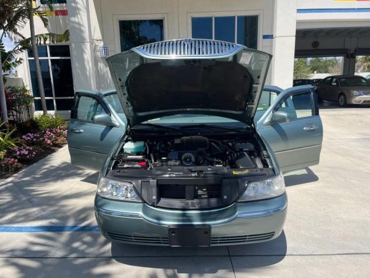 2005 Light Tundra Metallic /Shale/Dove Lincoln Town Car Signature LOW MILES 61,191 (1LNHM81W05Y) with an 4.6L SOHC SMPI V8 Engine engine, Automatic transmission, located at 4701 North Dixie Hwy, Pompano Beach, FL, 33064, (954) 422-2889, 26.240938, -80.123474 - 2005 LINCOLN TOWN CAR SIGNATURE NEW $42,055 ROAD READY VIN: 1LNHM81W05Y642621 NO ACCIDENTS NO RECALLS SEDAN 4 DR FLORIDA OWNER 4.6L V8 4.6L V8 F OHV 16V SIGNATURE LOW MILES 61,191 GASOLINE DUAL ZONE AC 14 SERVICE RECORDS REAR WHEEL DRIVE PARK SENSORS POWER LEATHER SEATS Alloy Wheels Anti-Theft Syste - Photo#16