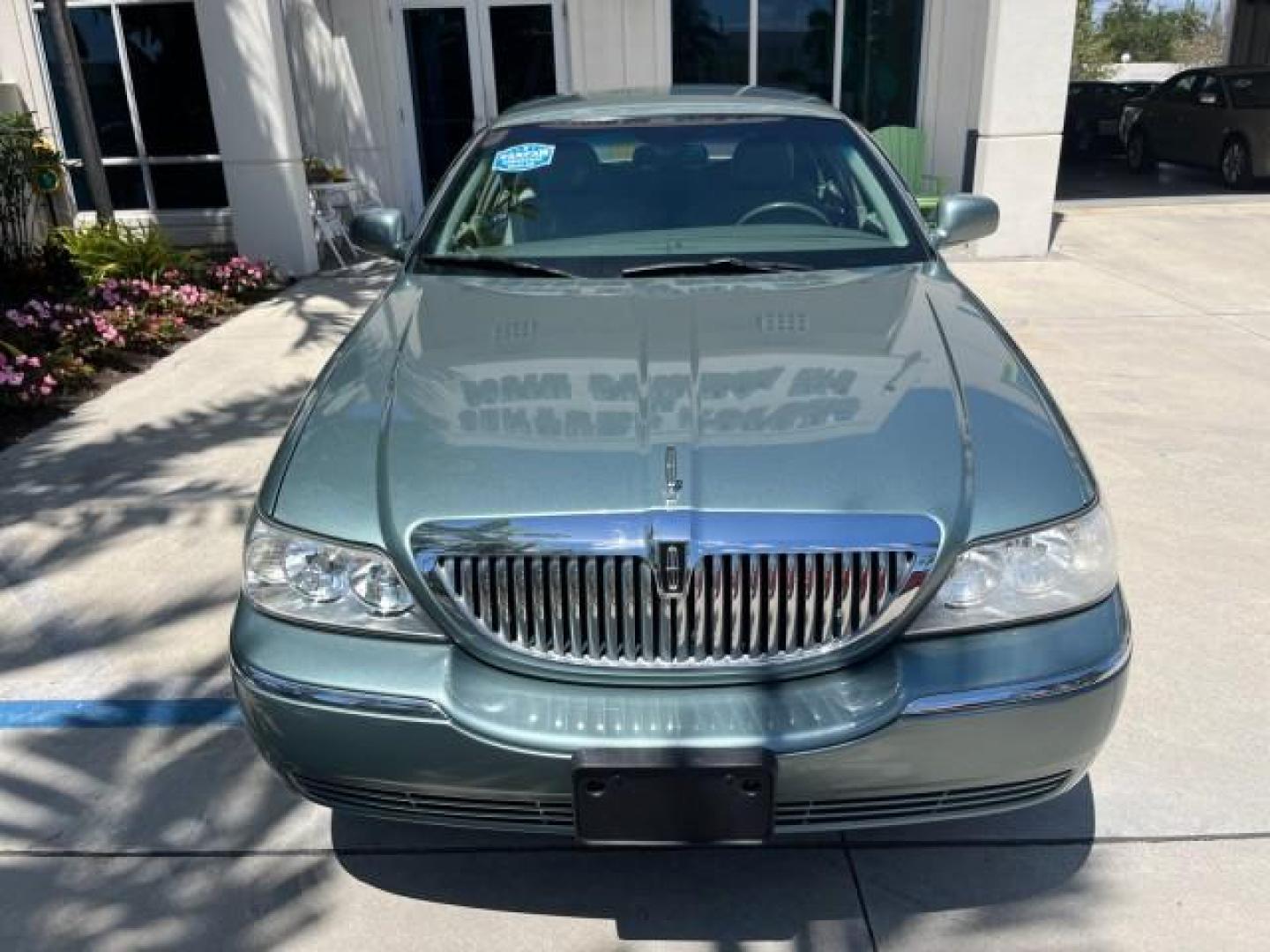 2005 Light Tundra Metallic /Shale/Dove Lincoln Town Car Signature LOW MILES 61,191 (1LNHM81W05Y) with an 4.6L SOHC SMPI V8 Engine engine, Automatic transmission, located at 4701 North Dixie Hwy, Pompano Beach, FL, 33064, (954) 422-2889, 26.240938, -80.123474 - 2005 LINCOLN TOWN CAR SIGNATURE NEW $42,055 ROAD READY VIN: 1LNHM81W05Y642621 NO ACCIDENTS NO RECALLS SEDAN 4 DR FLORIDA OWNER 4.6L V8 4.6L V8 F OHV 16V SIGNATURE LOW MILES 61,191 GASOLINE DUAL ZONE AC 14 SERVICE RECORDS REAR WHEEL DRIVE PARK SENSORS POWER LEATHER SEATS Alloy Wheels Anti-Theft Syste - Photo#67