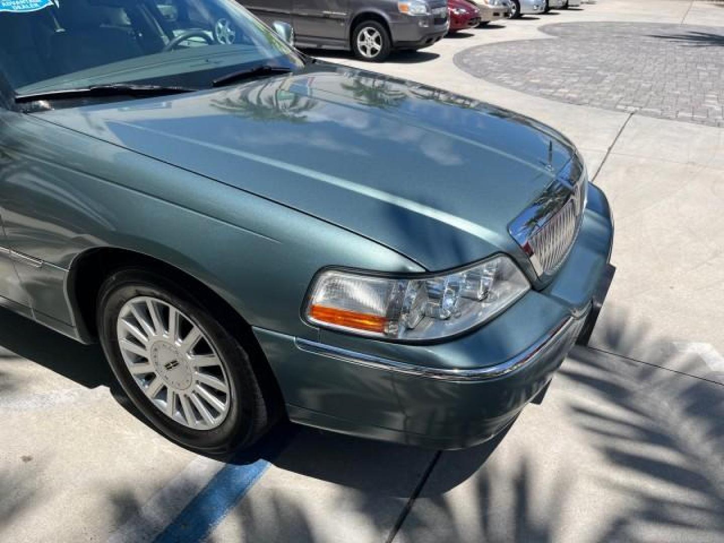 2005 Light Tundra Metallic /Shale/Dove Lincoln Town Car Signature LOW MILES 61,191 (1LNHM81W05Y) with an 4.6L SOHC SMPI V8 Engine engine, Automatic transmission, located at 4701 North Dixie Hwy, Pompano Beach, FL, 33064, (954) 422-2889, 26.240938, -80.123474 - 2005 LINCOLN TOWN CAR SIGNATURE NEW $42,055 ROAD READY VIN: 1LNHM81W05Y642621 NO ACCIDENTS NO RECALLS SEDAN 4 DR FLORIDA OWNER 4.6L V8 4.6L V8 F OHV 16V SIGNATURE LOW MILES 61,191 GASOLINE DUAL ZONE AC 14 SERVICE RECORDS REAR WHEEL DRIVE PARK SENSORS POWER LEATHER SEATS Alloy Wheels Anti-Theft Syste - Photo#74