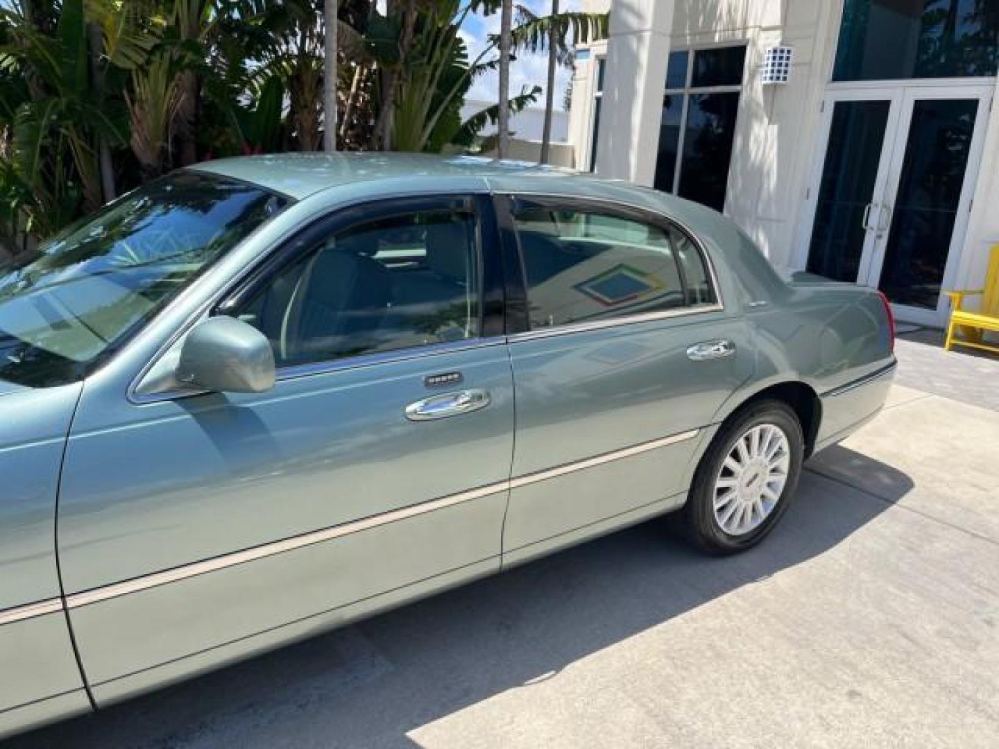 2005 Light Tundra Metallic /Shale/Dove Lincoln Town Car Signature LOW MILES 61,191 (1LNHM81W05Y) with an 4.6L SOHC SMPI V8 Engine engine, Automatic transmission, located at 4701 North Dixie Hwy, Pompano Beach, FL, 33064, (954) 422-2889, 26.240938, -80.123474 - 2005 LINCOLN TOWN CAR SIGNATURE NEW $42,055 ROAD READY VIN: 1LNHM81W05Y642621 NO ACCIDENTS NO RECALLS SEDAN 4 DR FLORIDA OWNER 4.6L V8 4.6L V8 F OHV 16V SIGNATURE LOW MILES 61,191 GASOLINE DUAL ZONE AC 14 SERVICE RECORDS REAR WHEEL DRIVE PARK SENSORS POWER LEATHER SEATS Alloy Wheels Anti-Theft Syste - Photo#76