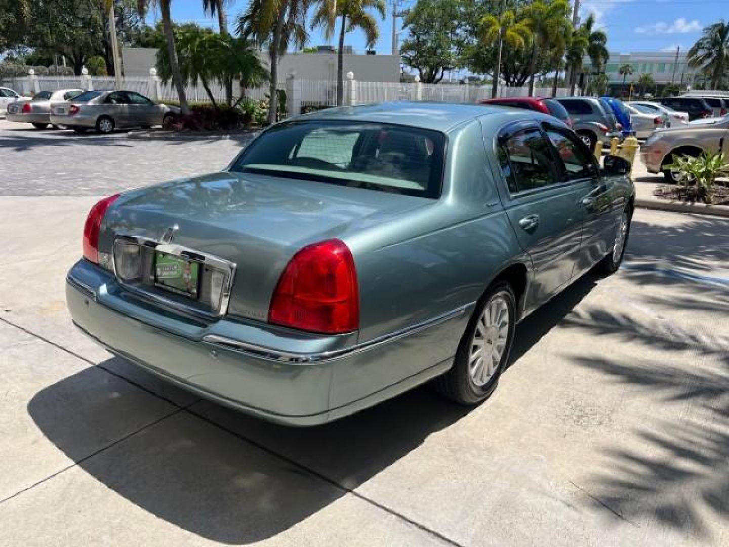 2005 Light Tundra Metallic /Shale/Dove Lincoln Town Car Signature LOW MILES 61,191 (1LNHM81W05Y) with an 4.6L SOHC SMPI V8 Engine engine, Automatic transmission, located at 4701 North Dixie Hwy, Pompano Beach, FL, 33064, (954) 422-2889, 26.240938, -80.123474 - 2005 LINCOLN TOWN CAR SIGNATURE NEW $42,055 ROAD READY VIN: 1LNHM81W05Y642621 NO ACCIDENTS NO RECALLS SEDAN 4 DR FLORIDA OWNER 4.6L V8 4.6L V8 F OHV 16V SIGNATURE LOW MILES 61,191 GASOLINE DUAL ZONE AC 14 SERVICE RECORDS REAR WHEEL DRIVE PARK SENSORS POWER LEATHER SEATS Alloy Wheels Anti-Theft Syste - Photo#7