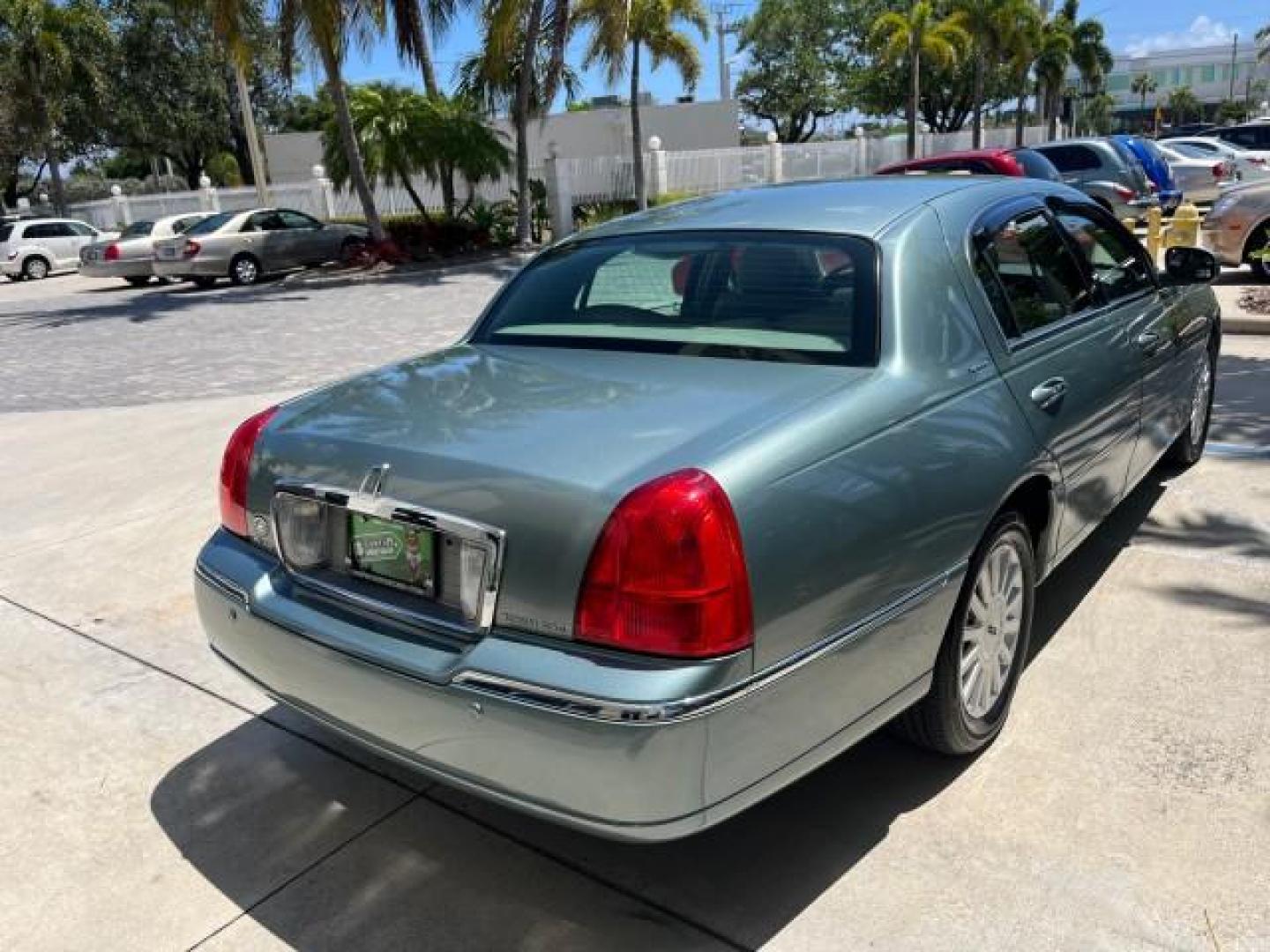 2005 Light Tundra Metallic /Shale/Dove Lincoln Town Car Signature LOW MILES 61,191 (1LNHM81W05Y) with an 4.6L SOHC SMPI V8 Engine engine, Automatic transmission, located at 4701 North Dixie Hwy, Pompano Beach, FL, 33064, (954) 422-2889, 26.240938, -80.123474 - 2005 LINCOLN TOWN CAR SIGNATURE NEW $42,055 ROAD READY VIN: 1LNHM81W05Y642621 NO ACCIDENTS NO RECALLS SEDAN 4 DR FLORIDA OWNER 4.6L V8 4.6L V8 F OHV 16V SIGNATURE LOW MILES 61,191 GASOLINE DUAL ZONE AC 14 SERVICE RECORDS REAR WHEEL DRIVE PARK SENSORS POWER LEATHER SEATS Alloy Wheels Anti-Theft Syste - Photo#87