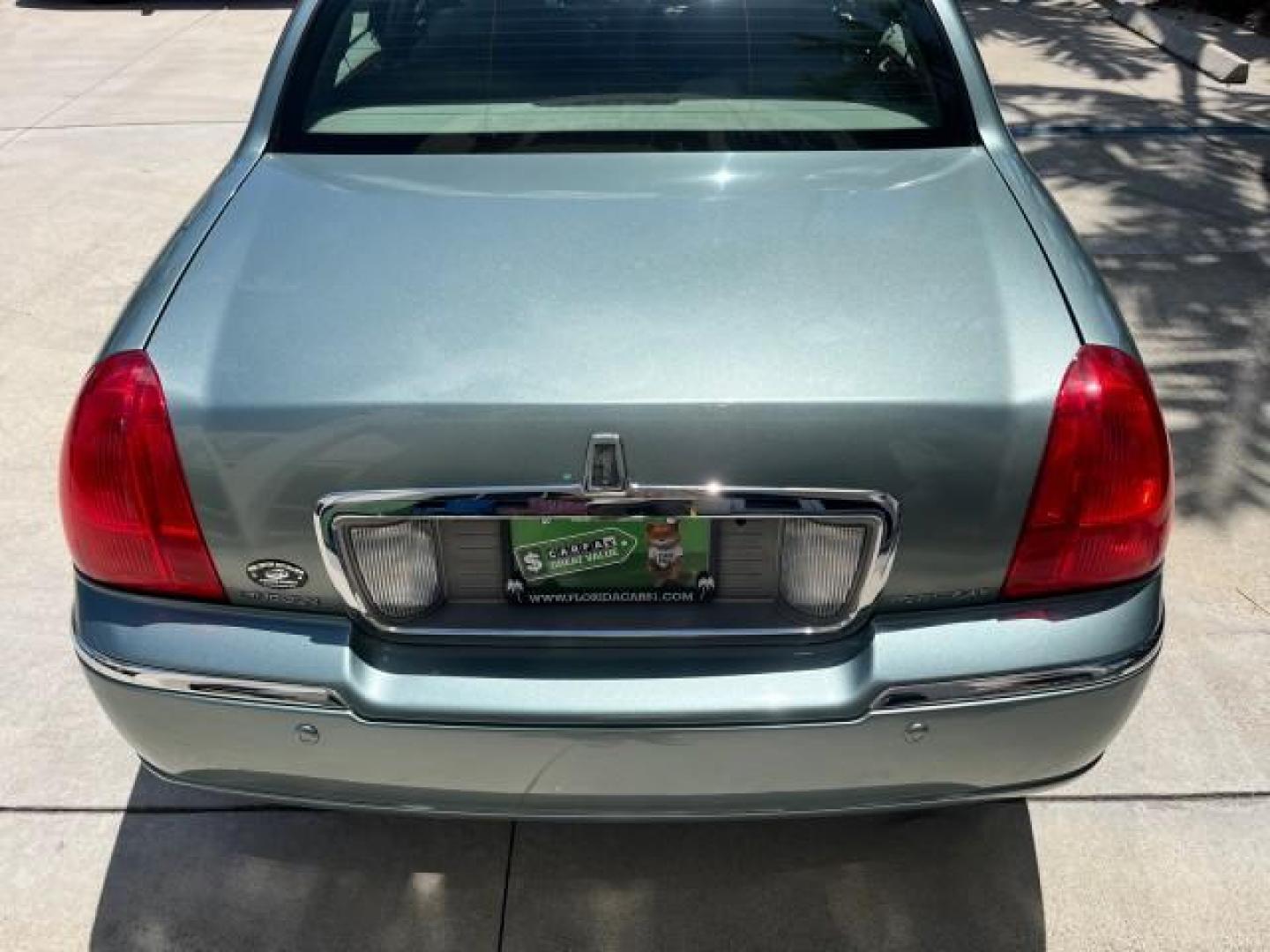 2005 Light Tundra Metallic /Shale/Dove Lincoln Town Car Signature LOW MILES 61,191 (1LNHM81W05Y) with an 4.6L SOHC SMPI V8 Engine engine, Automatic transmission, located at 4701 North Dixie Hwy, Pompano Beach, FL, 33064, (954) 422-2889, 26.240938, -80.123474 - 2005 LINCOLN TOWN CAR SIGNATURE NEW $42,055 ROAD READY VIN: 1LNHM81W05Y642621 NO ACCIDENTS NO RECALLS SEDAN 4 DR FLORIDA OWNER 4.6L V8 4.6L V8 F OHV 16V SIGNATURE LOW MILES 61,191 GASOLINE DUAL ZONE AC 14 SERVICE RECORDS REAR WHEEL DRIVE PARK SENSORS POWER LEATHER SEATS Alloy Wheels Anti-Theft Syste - Photo#96