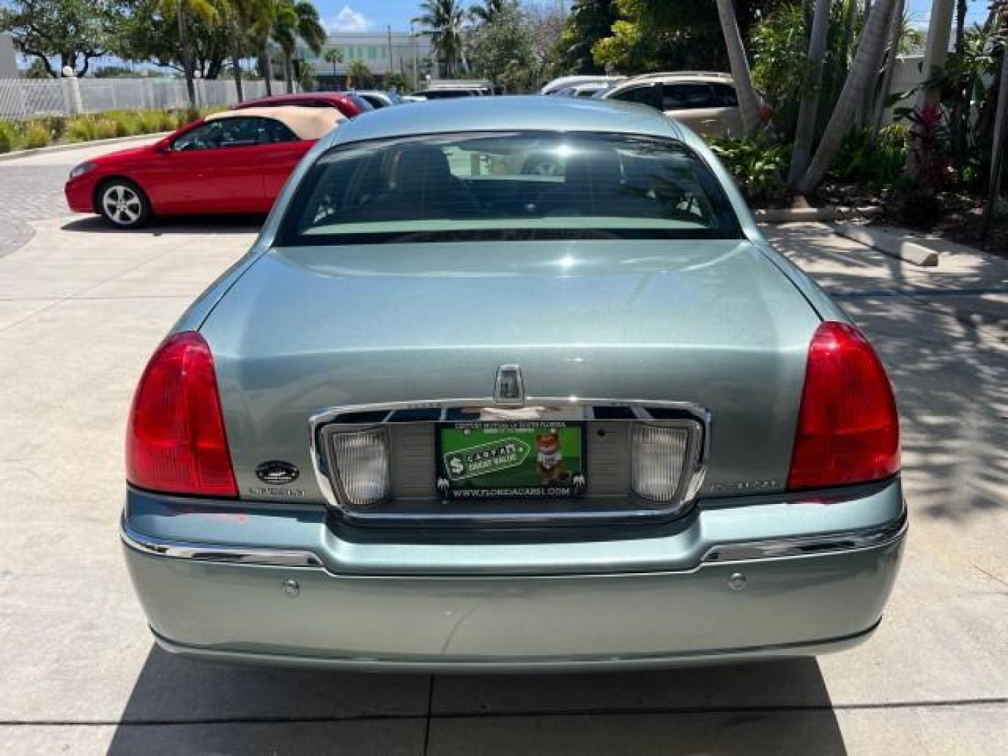 2005 Light Tundra Metallic /Shale/Dove Lincoln Town Car Signature LOW MILES 61,191 (1LNHM81W05Y) with an 4.6L SOHC SMPI V8 Engine engine, Automatic transmission, located at 4701 North Dixie Hwy, Pompano Beach, FL, 33064, (954) 422-2889, 26.240938, -80.123474 - 2005 LINCOLN TOWN CAR SIGNATURE NEW $42,055 ROAD READY VIN: 1LNHM81W05Y642621 NO ACCIDENTS NO RECALLS SEDAN 4 DR FLORIDA OWNER 4.6L V8 4.6L V8 F OHV 16V SIGNATURE LOW MILES 61,191 GASOLINE DUAL ZONE AC 14 SERVICE RECORDS REAR WHEEL DRIVE PARK SENSORS POWER LEATHER SEATS Alloy Wheels Anti-Theft Syste - Photo#97