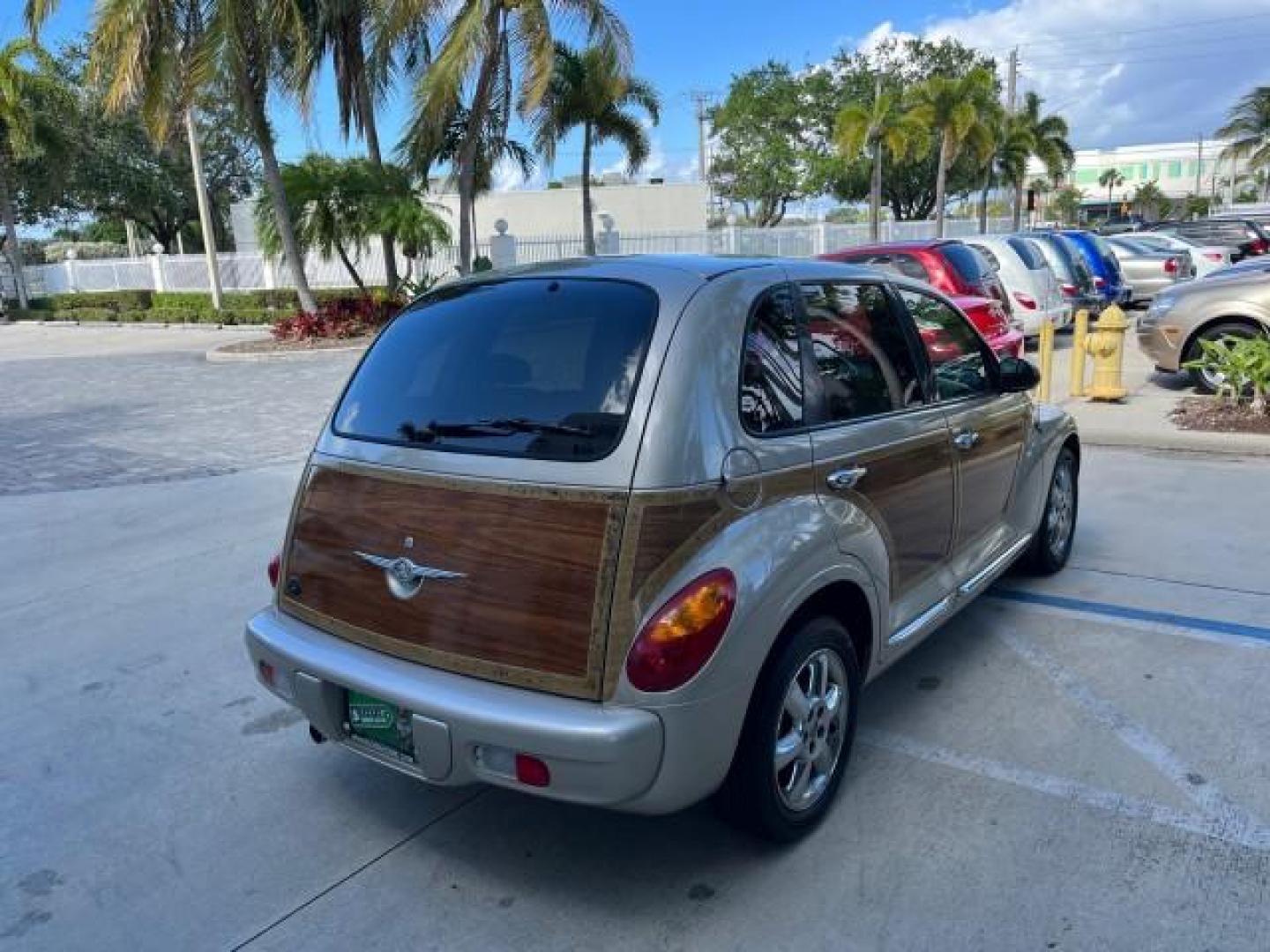 2005 Linen Gold Metallic Pearl /Taupe/Pearl Beige Chrysler PT Cruiser Limited LOW MILES 27,053 (3C8FY68885T) with an 2.4L DOHC 16-Valve Turbo I4 Engine engine, Automatic transmission, located at 4701 North Dixie Hwy, Pompano Beach, FL, 33064, (954) 422-2889, 26.240938, -80.123474 - 2005 CHRYSLER PT CRUISER LIMITED ROAD READY 2.4L I4 VIN: 3C8FY68885T540043 NO ACCIDENTS VAN NO RECALLS 2.4L I4 F DOHC 16V TURBO FLORIDA OWNER GASOLINE POWER SUNROOF LOW MILES 27,053 FRONT WHEEL DRIVE 16 SERVICE RECORDS POWER LEATHER SEATS Alloy Wheels Anti-Theft System Automatic Climate Control Crui - Photo#7