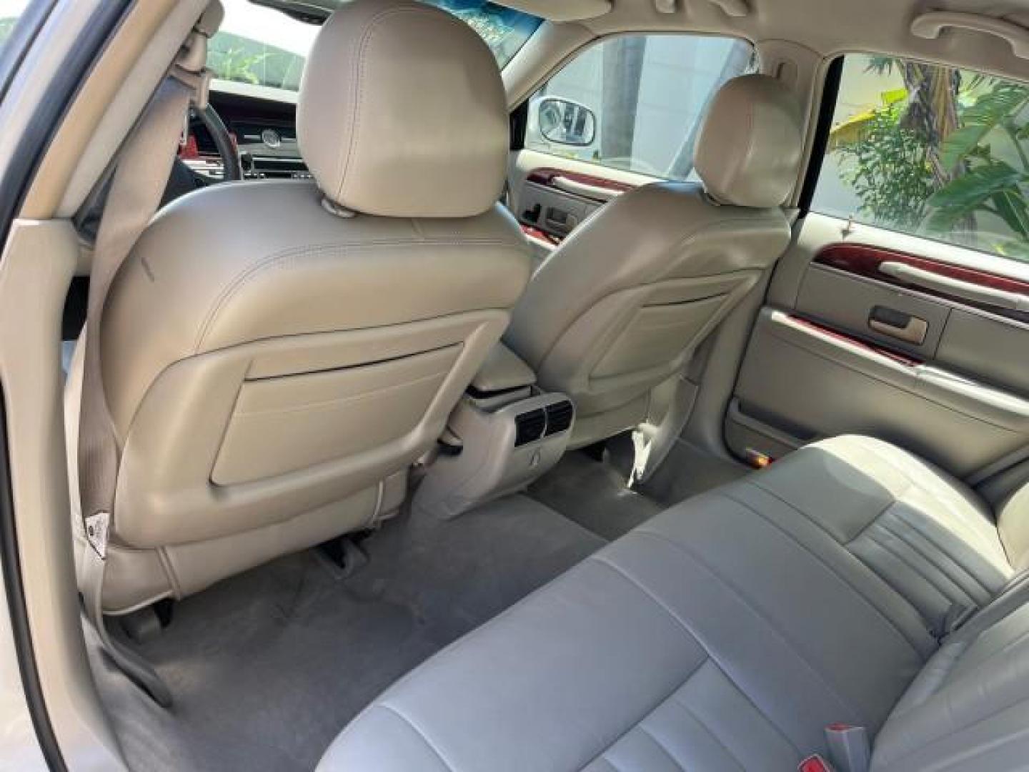 2004 Silver Birch Metallic /Med/Lt Parchment Lincoln Town Car 1 FL Signature LOW MILES 73,974 (1LNHM81W04Y) with an 4.6L SOHC SMPI V8 Engine engine, Automatic transmission, located at 4701 North Dixie Hwy, Pompano Beach, FL, 33064, (954) 422-2889, 26.240938, -80.123474 - OUR WEBPAGE FLORIDACARS1.COM HAS OVER 100 PHOTOS AND FREE CARFAX LINK 2004 LINCOLN TOWN CAR EXECUTIVE NEW $ 41,675 ROAD READY VIN: 1LNHM81W04Y644397 NO RECALLS 4.6L V8 SEDAN 4 DR 1 OWNER FLORIDA 4.6L V8 F OHV 16V 44 SERVICE RECORDS GASOLINE POWER SEATS/MIRRORS LOW MILES 73,974 REAR WHEEL DRIVE PARK - Photo#38