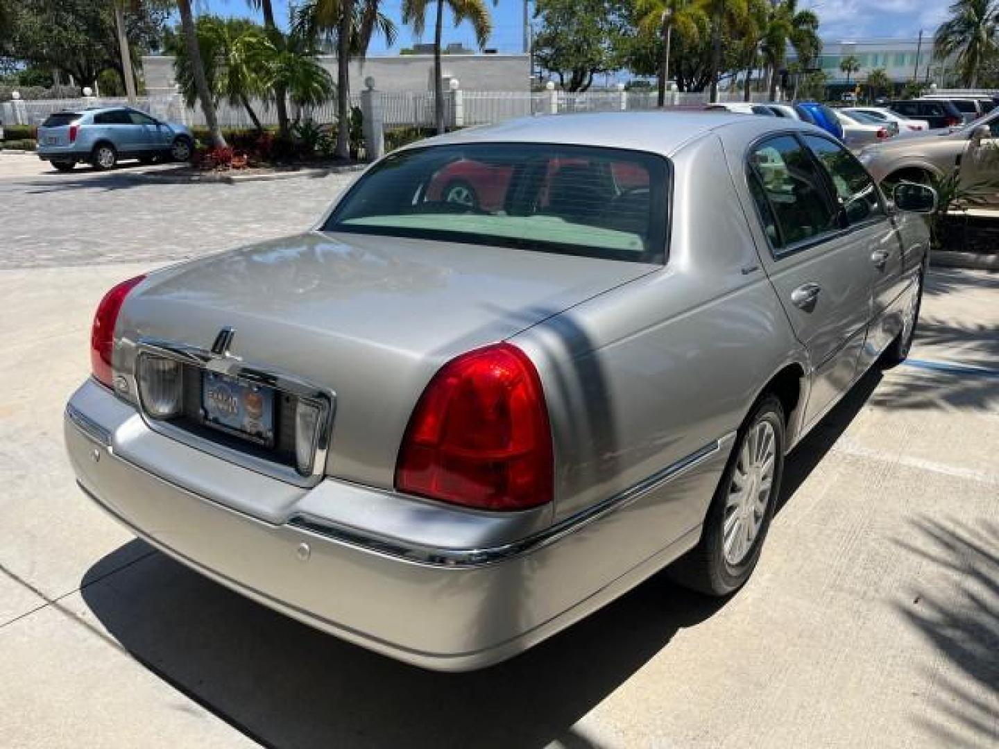 2004 Silver Birch Metallic /Med/Lt Parchment Lincoln Town Car 1 FL Signature LOW MILES 73,974 (1LNHM81W04Y) with an 4.6L SOHC SMPI V8 Engine engine, Automatic transmission, located at 4701 North Dixie Hwy, Pompano Beach, FL, 33064, (954) 422-2889, 26.240938, -80.123474 - OUR WEBPAGE FLORIDACARS1.COM HAS OVER 100 PHOTOS AND FREE CARFAX LINK 2004 LINCOLN TOWN CAR EXECUTIVE NEW $ 41,675 ROAD READY VIN: 1LNHM81W04Y644397 NO RECALLS 4.6L V8 SEDAN 4 DR 1 OWNER FLORIDA 4.6L V8 F OHV 16V 44 SERVICE RECORDS GASOLINE POWER SEATS/MIRRORS LOW MILES 73,974 REAR WHEEL DRIVE PARK - Photo#88