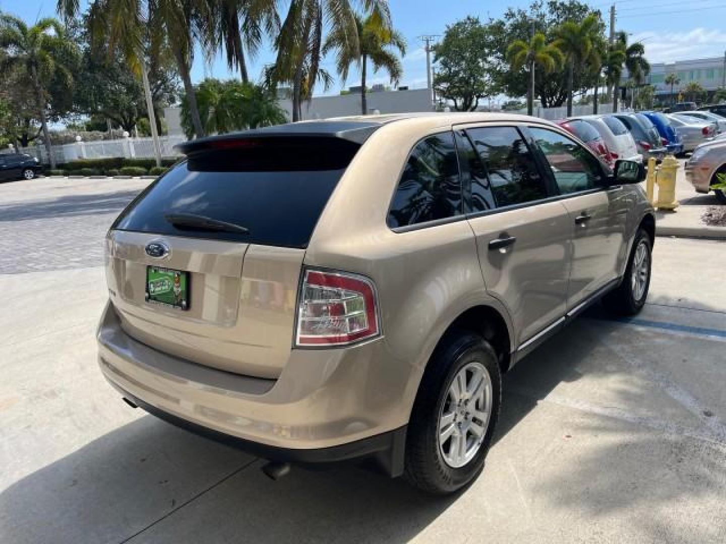 2007 Dune Pearl Metallic /Camel Ford Edge SE LOW MILES 80,423 (2FMDK36C37B) with an 3.5L V6 Duratec Engine engine, Automatic transmission, located at 4701 North Dixie Hwy, Pompano Beach, FL, 33064, (954) 422-2889, 26.240938, -80.123474 - OUR WEBPAGE FLORIDACARS1.COM HAS OVER 100 PHOTOS AND FREE CARFAX LINK 2007 FORD EDGE SE ROAD READY 3.5L V6 VIN: 2FMDK36C37BB66905 FLORIDA OWNER 4 DOOR WAGON/SPORT UTILITY LOW MILES 80,423 3.5L V6 F 15 SERVICE RECORDS GASOLINE VERY CLEAN FRONT WHEEL DRIVE NEW LIKE TIRES Alloy Shift Knob Anti-Theft Sy - Photo#7