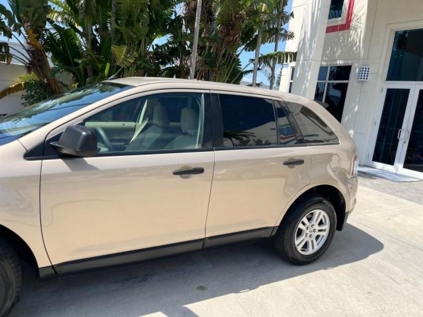 2007 Dune Pearl Metallic /Camel Ford Edge SE LOW MILES 80,423 (2FMDK36C37B) with an 3.5L V6 Duratec Engine engine, Automatic transmission, located at 4701 North Dixie Hwy, Pompano Beach, FL, 33064, (954) 422-2889, 26.240938, -80.123474 - OUR WEBPAGE FLORIDACARS1.COM HAS OVER 100 PHOTOS AND FREE CARFAX LINK 2007 FORD EDGE SE ROAD READY 3.5L V6 VIN: 2FMDK36C37BB66905 FLORIDA OWNER 4 DOOR WAGON/SPORT UTILITY LOW MILES 80,423 3.5L V6 F 15 SERVICE RECORDS GASOLINE VERY CLEAN FRONT WHEEL DRIVE NEW LIKE TIRES Alloy Shift Knob Anti-Theft Sy - Photo#84