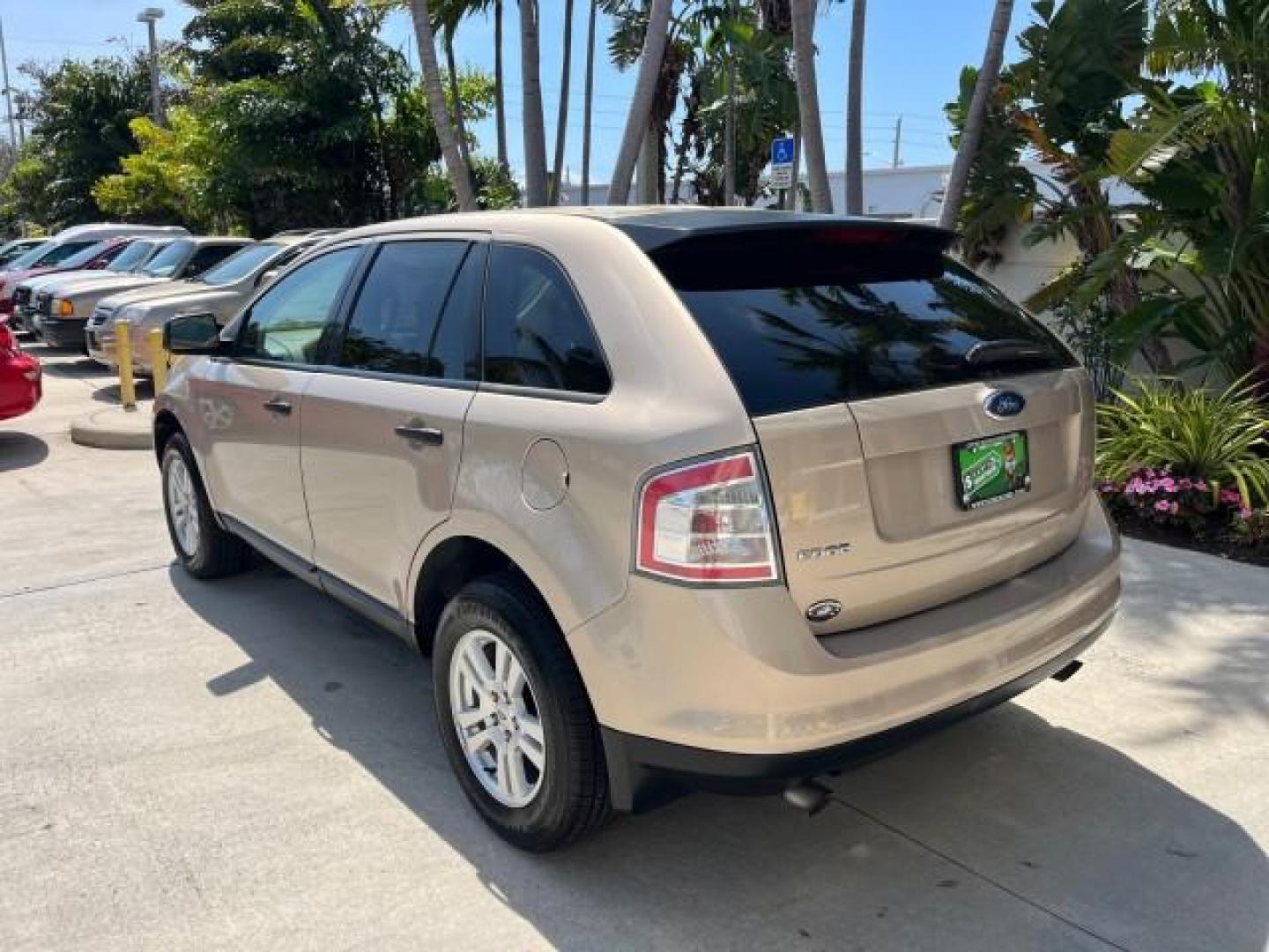 2007 Dune Pearl Metallic /Camel Ford Edge SE LOW MILES 80,423 (2FMDK36C37B) with an 3.5L V6 Duratec Engine engine, Automatic transmission, located at 4701 North Dixie Hwy, Pompano Beach, FL, 33064, (954) 422-2889, 26.240938, -80.123474 - OUR WEBPAGE FLORIDACARS1.COM HAS OVER 100 PHOTOS AND FREE CARFAX LINK 2007 FORD EDGE SE ROAD READY 3.5L V6 VIN: 2FMDK36C37BB66905 FLORIDA OWNER 4 DOOR WAGON/SPORT UTILITY LOW MILES 80,423 3.5L V6 F 15 SERVICE RECORDS GASOLINE VERY CLEAN FRONT WHEEL DRIVE NEW LIKE TIRES Alloy Shift Knob Anti-Theft Sy - Photo#95