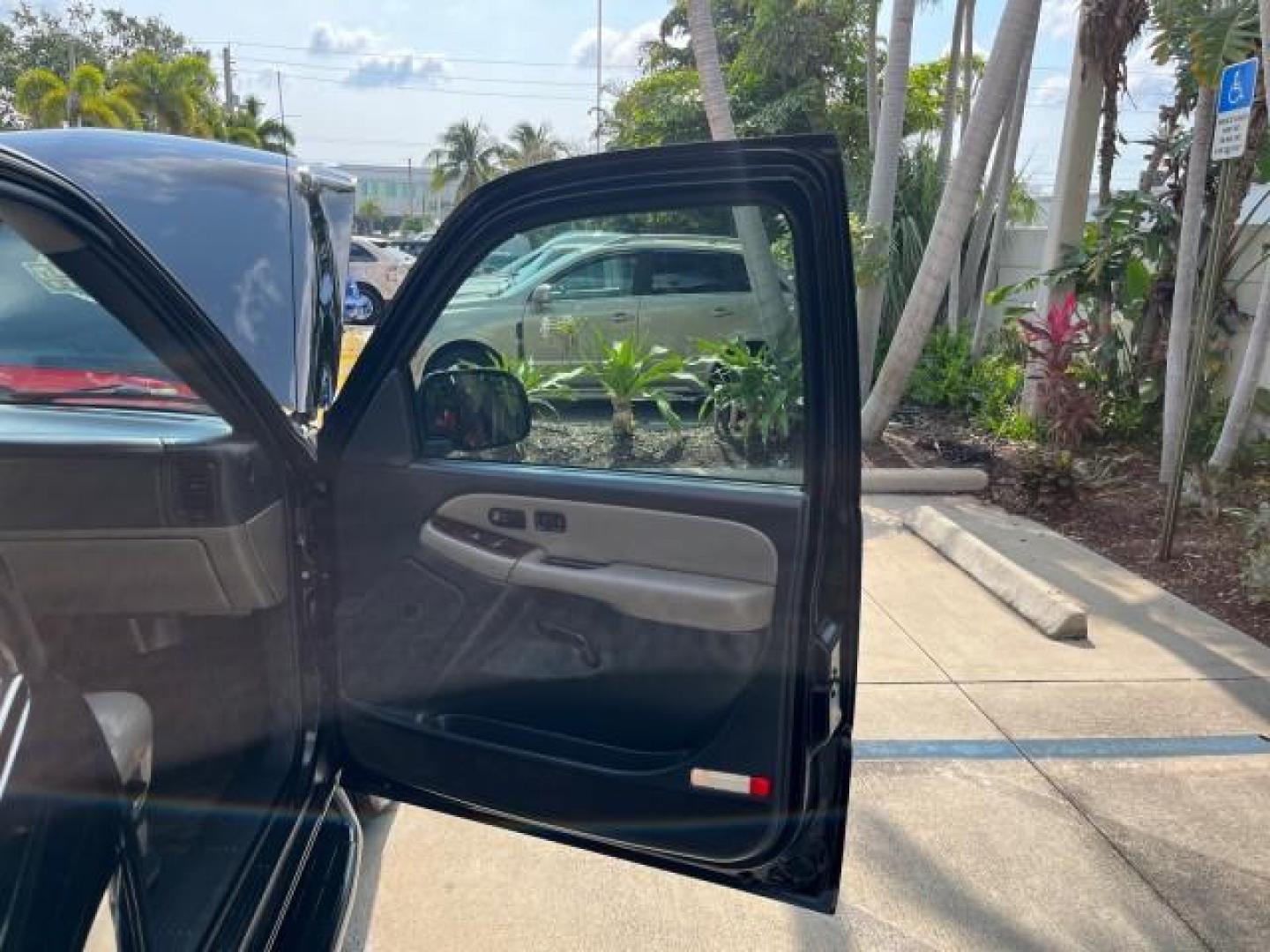 2002 Onyx Black /Gpht/Med Gray Chevrolet Suburban 1 FL LT LOW MILES 99,577 (1GNEC16ZX2J) with an 5.3L Vortec 1000 SFI V8 E-85 Ethanol Flex-Fuel Compatible Engine engine, Automatic transmission, located at 4701 North Dixie Hwy, Pompano Beach, FL, 33064, (954) 422-2889, 26.240938, -80.123474 - 2002 CHEVROLET SUBURBAN 1500 LS ROAD READY 5.3L V8 VIN: 1GNEC16ZX2J252349 NO RECALLS 4 DOOR WAGON/SPORT UTILITY POWER LEATHER SEATS 5.3L V8 F 3 ROW SEATS FLEX FUEL LOADED 1 OWNER FLORIDA REAR WHEEL DRIVE LOW MILES 99,577 POWER SUNROOF Alloy Wheels Anti-Theft System Approach Lights Auto-dimming Rearv - Photo#11