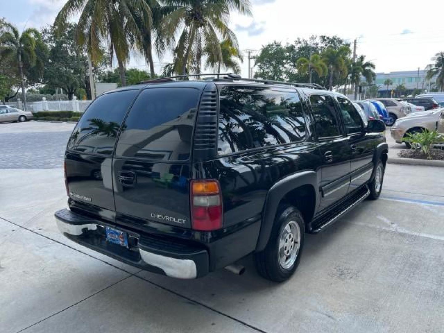 2002 Onyx Black /Gpht/Med Gray Chevrolet Suburban 1 FL LT LOW MILES 99,577 (1GNEC16ZX2J) with an 5.3L Vortec 1000 SFI V8 E-85 Ethanol Flex-Fuel Compatible Engine engine, Automatic transmission, located at 4701 North Dixie Hwy, Pompano Beach, FL, 33064, (954) 422-2889, 26.240938, -80.123474 - 2002 CHEVROLET SUBURBAN 1500 LS ROAD READY 5.3L V8 VIN: 1GNEC16ZX2J252349 NO RECALLS 4 DOOR WAGON/SPORT UTILITY POWER LEATHER SEATS 5.3L V8 F 3 ROW SEATS FLEX FUEL LOADED 1 OWNER FLORIDA REAR WHEEL DRIVE LOW MILES 99,577 POWER SUNROOF Alloy Wheels Anti-Theft System Approach Lights Auto-dimming Rearv - Photo#7