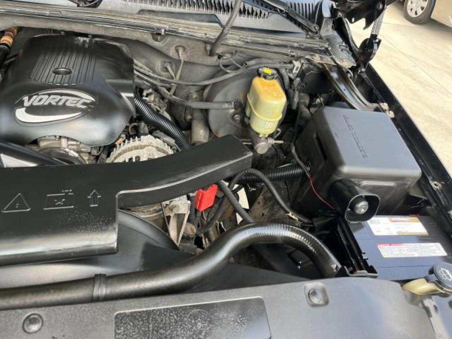 2002 Onyx Black /Gpht/Med Gray Chevrolet Suburban 1 FL LT LOW MILES 99,577 (1GNEC16ZX2J) with an 5.3L Vortec 1000 SFI V8 E-85 Ethanol Flex-Fuel Compatible Engine engine, Automatic transmission, located at 4701 North Dixie Hwy, Pompano Beach, FL, 33064, (954) 422-2889, 26.240938, -80.123474 - 2002 CHEVROLET SUBURBAN 1500 LS ROAD READY 5.3L V8 VIN: 1GNEC16ZX2J252349 NO RECALLS 4 DOOR WAGON/SPORT UTILITY POWER LEATHER SEATS 5.3L V8 F 3 ROW SEATS FLEX FUEL LOADED 1 OWNER FLORIDA REAR WHEEL DRIVE LOW MILES 99,577 POWER SUNROOF Alloy Wheels Anti-Theft System Approach Lights Auto-dimming Rearv - Photo#85