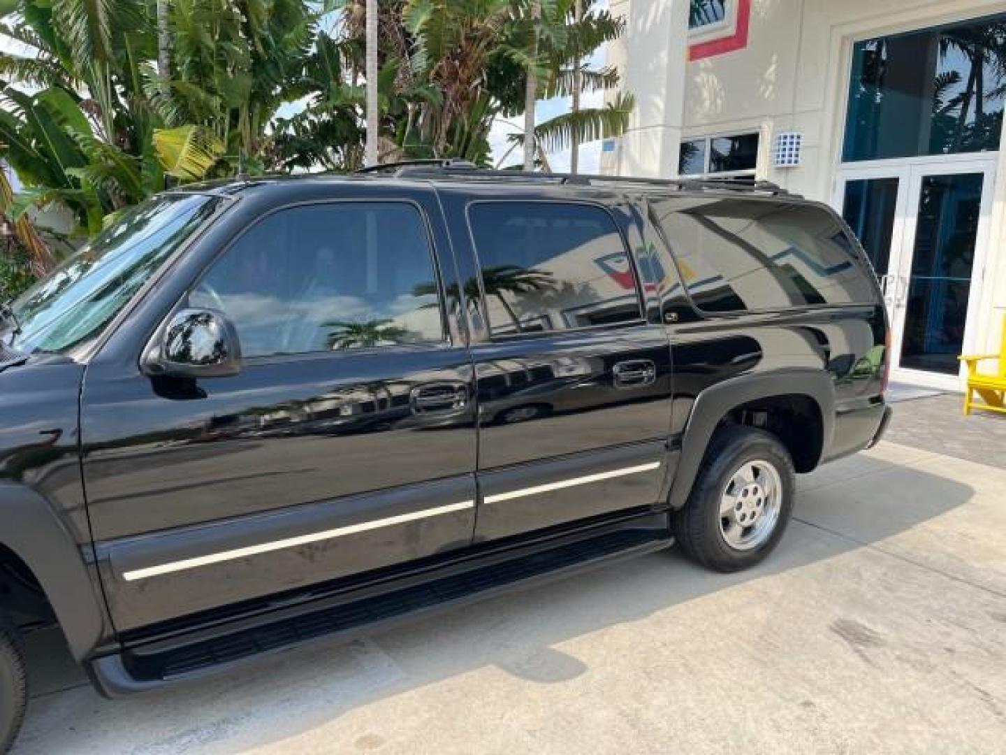 2002 Onyx Black /Gpht/Med Gray Chevrolet Suburban 1 FL LT LOW MILES 99,577 (1GNEC16ZX2J) with an 5.3L Vortec 1000 SFI V8 E-85 Ethanol Flex-Fuel Compatible Engine engine, Automatic transmission, located at 4701 North Dixie Hwy, Pompano Beach, FL, 33064, (954) 422-2889, 26.240938, -80.123474 - 2002 CHEVROLET SUBURBAN 1500 LS ROAD READY 5.3L V8 VIN: 1GNEC16ZX2J252349 NO RECALLS 4 DOOR WAGON/SPORT UTILITY POWER LEATHER SEATS 5.3L V8 F 3 ROW SEATS FLEX FUEL LOADED 1 OWNER FLORIDA REAR WHEEL DRIVE LOW MILES 99,577 POWER SUNROOF Alloy Wheels Anti-Theft System Approach Lights Auto-dimming Rearv - Photo#96