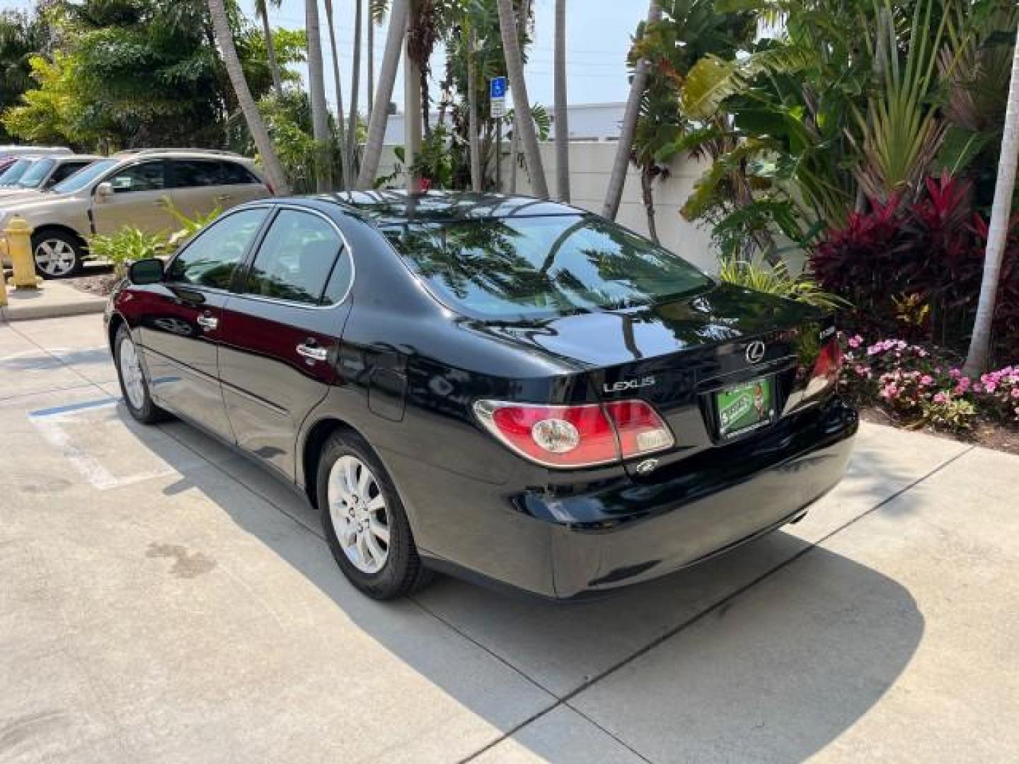 2002 Black Onyx /Black Lexus ES 300 LOW MILES 38,782 (JTHBF30G825) with an 3.0L DOHC EFI 24-Valve V6 Aluminum Engine engine, Automatic transmission, located at 4701 North Dixie Hwy, Pompano Beach, FL, 33064, (954) 422-2889, 26.240938, -80.123474 - 2002 LEXUS ES 300 ROAD READY 3.0L V6 VIN: JTHBF30G825021401 NO RECALLS 29 MPG SEDAN 4 DR FLORIDA OWNER 3.0L V6 F DOHC 24V LOW MILES 38,782 GASOLINE 35 SERVICE RECORDS FRONT WHEEL DRIVE POWER SUNROOF POWER LEATHER SEATS Alloy Wheels Anti-Theft System Approach Lights Auto-dimming Rearview Mirror Autom - Photo#5