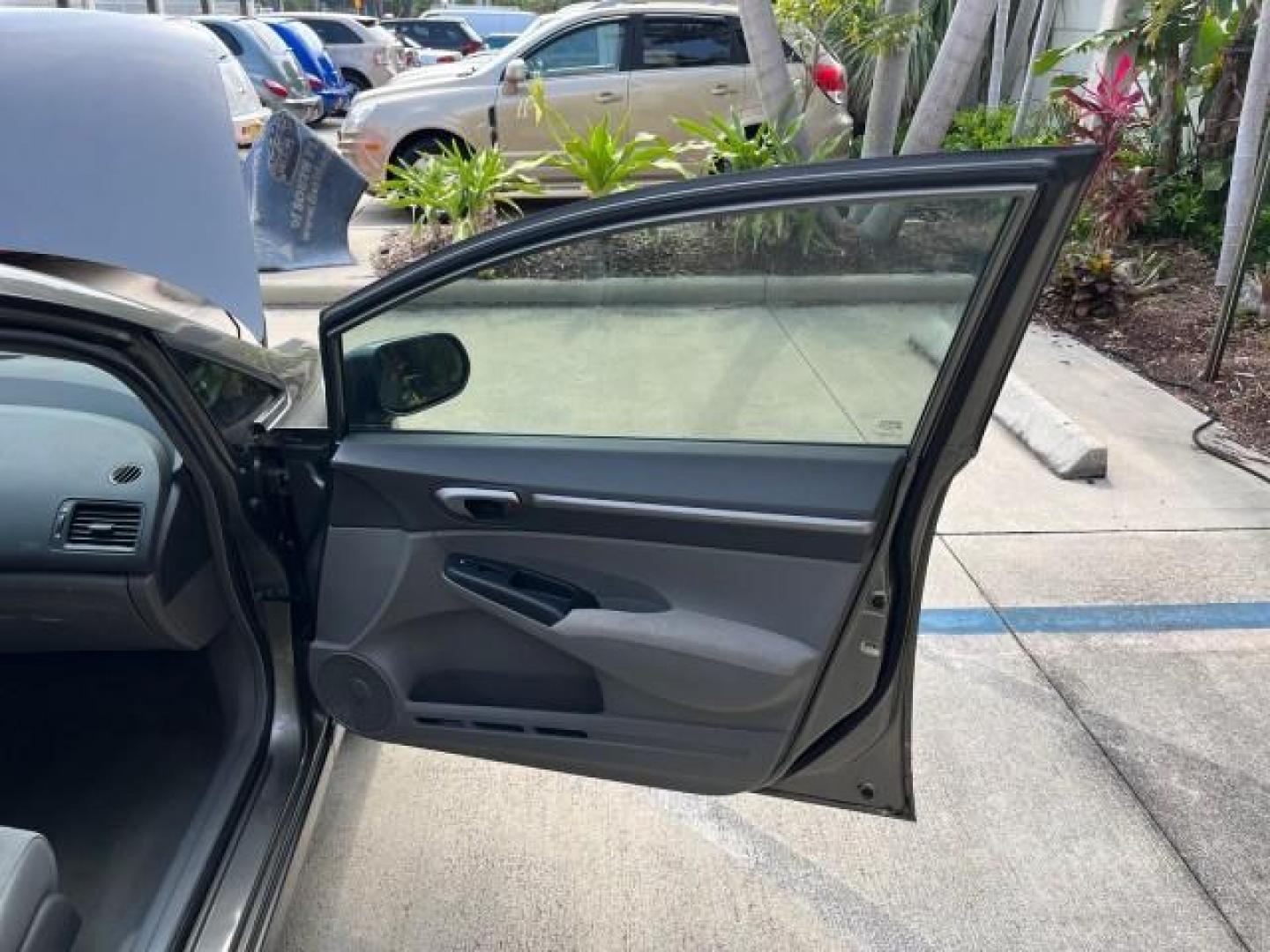 2007 Galaxy Gray Metallic /Gray Honda Civic Sdn EX LOW MILES 52,219 (1HGFA16867L) with an 1.8L SOHC MPFI 16-Valve i-VTEC I4 Engine engine, Automatic transmission, located at 4701 North Dixie Hwy, Pompano Beach, FL, 33064, (954) 422-2889, 26.240938, -80.123474 - OUR WEBPAGE FLORIDACARS1.COM HAS OVER 100 PHOTOS AND FREE CARFAX LINK 2007 HONDA CIVIC EX ROAD READY 1.8L I4 VIN: 1HGFA16867L141952 NO ACCIDENTS NO RECALLS SEDAN 4 DR FLORIDA OWNER 40 MPG 1.8L I4 F SOHC 16V POWER SUNROOF GASOLINE LOW MILES 52,219 FRONT WHEEL DRIVE 20 SERVICE RECORDS Alloy Wheels Ant - Photo#11