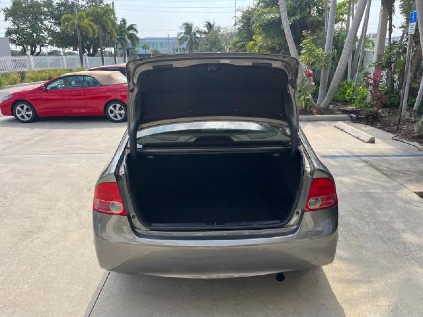 2007 Galaxy Gray Metallic /Gray Honda Civic Sdn EX LOW MILES 52,219 (1HGFA16867L) with an 1.8L SOHC MPFI 16-Valve i-VTEC I4 Engine engine, Automatic transmission, located at 4701 North Dixie Hwy, Pompano Beach, FL, 33064, (954) 422-2889, 26.240938, -80.123474 - OUR WEBPAGE FLORIDACARS1.COM HAS OVER 100 PHOTOS AND FREE CARFAX LINK 2007 HONDA CIVIC EX ROAD READY 1.8L I4 VIN: 1HGFA16867L141952 NO ACCIDENTS NO RECALLS SEDAN 4 DR FLORIDA OWNER 40 MPG 1.8L I4 F SOHC 16V POWER SUNROOF GASOLINE LOW MILES 52,219 FRONT WHEEL DRIVE 20 SERVICE RECORDS Alloy Wheels Ant - Photo#58