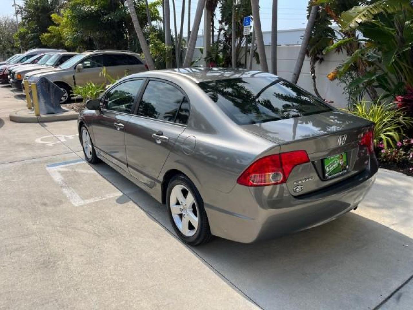 2007 Galaxy Gray Metallic /Gray Honda Civic Sdn EX LOW MILES 52,219 (1HGFA16867L) with an 1.8L SOHC MPFI 16-Valve i-VTEC I4 Engine engine, Automatic transmission, located at 4701 North Dixie Hwy, Pompano Beach, FL, 33064, (954) 422-2889, 26.240938, -80.123474 - OUR WEBPAGE FLORIDACARS1.COM HAS OVER 100 PHOTOS AND FREE CARFAX LINK 2007 HONDA CIVIC EX ROAD READY 1.8L I4 VIN: 1HGFA16867L141952 NO ACCIDENTS NO RECALLS SEDAN 4 DR FLORIDA OWNER 40 MPG 1.8L I4 F SOHC 16V POWER SUNROOF GASOLINE LOW MILES 52,219 FRONT WHEEL DRIVE 20 SERVICE RECORDS Alloy Wheels Ant - Photo#5