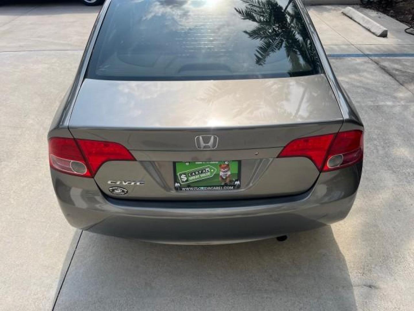 2007 Galaxy Gray Metallic /Gray Honda Civic Sdn EX LOW MILES 52,219 (1HGFA16867L) with an 1.8L SOHC MPFI 16-Valve i-VTEC I4 Engine engine, Automatic transmission, located at 4701 North Dixie Hwy, Pompano Beach, FL, 33064, (954) 422-2889, 26.240938, -80.123474 - OUR WEBPAGE FLORIDACARS1.COM HAS OVER 100 PHOTOS AND FREE CARFAX LINK 2007 HONDA CIVIC EX ROAD READY 1.8L I4 VIN: 1HGFA16867L141952 NO ACCIDENTS NO RECALLS SEDAN 4 DR FLORIDA OWNER 40 MPG 1.8L I4 F SOHC 16V POWER SUNROOF GASOLINE LOW MILES 52,219 FRONT WHEEL DRIVE 20 SERVICE RECORDS Alloy Wheels Ant - Photo#93