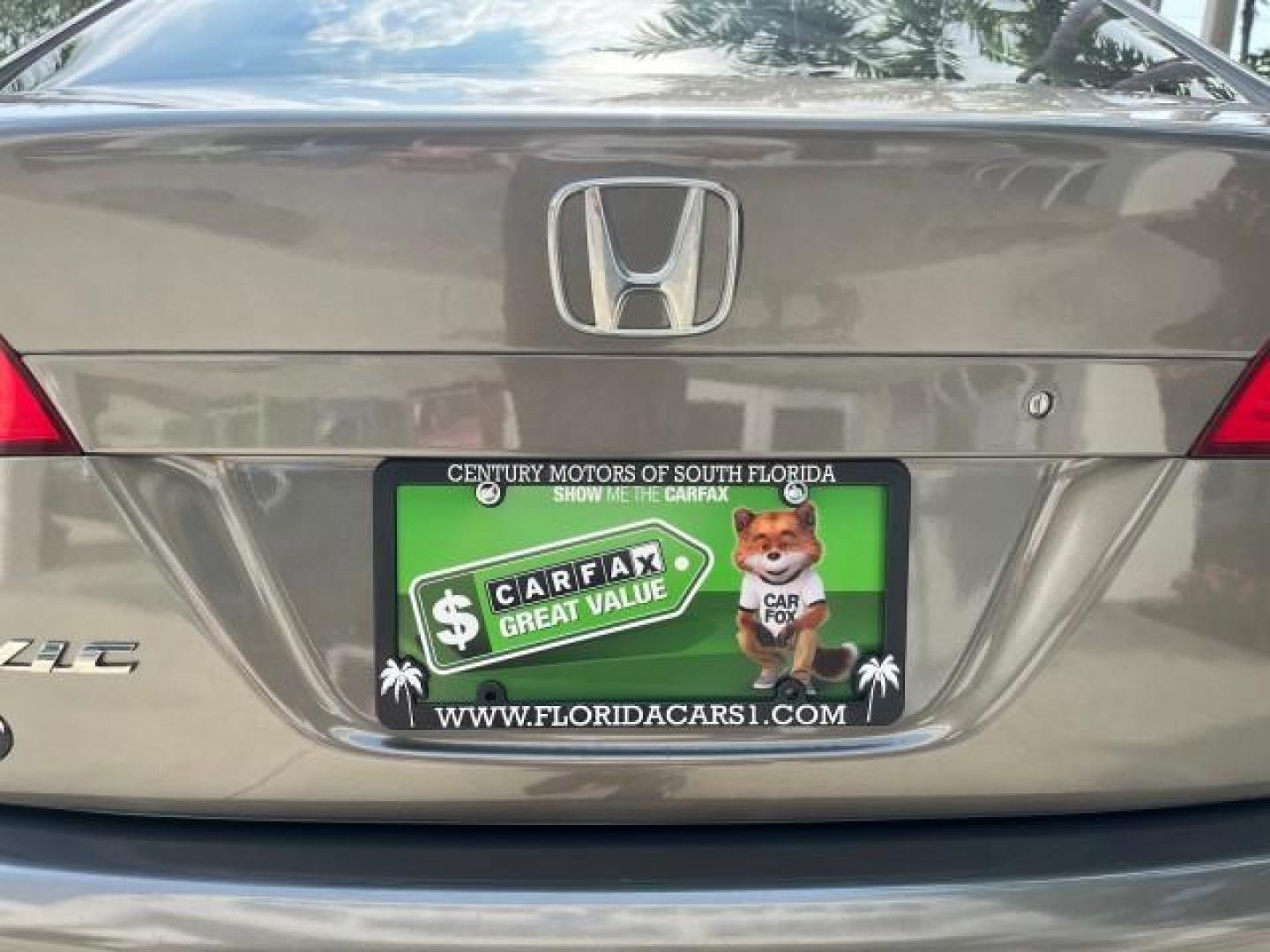 2007 Galaxy Gray Metallic /Gray Honda Civic Sdn EX LOW MILES 52,219 (1HGFA16867L) with an 1.8L SOHC MPFI 16-Valve i-VTEC I4 Engine engine, Automatic transmission, located at 4701 North Dixie Hwy, Pompano Beach, FL, 33064, (954) 422-2889, 26.240938, -80.123474 - OUR WEBPAGE FLORIDACARS1.COM HAS OVER 100 PHOTOS AND FREE CARFAX LINK 2007 HONDA CIVIC EX ROAD READY 1.8L I4 VIN: 1HGFA16867L141952 NO ACCIDENTS NO RECALLS SEDAN 4 DR FLORIDA OWNER 40 MPG 1.8L I4 F SOHC 16V POWER SUNROOF GASOLINE LOW MILES 52,219 FRONT WHEEL DRIVE 20 SERVICE RECORDS Alloy Wheels Ant - Photo#96