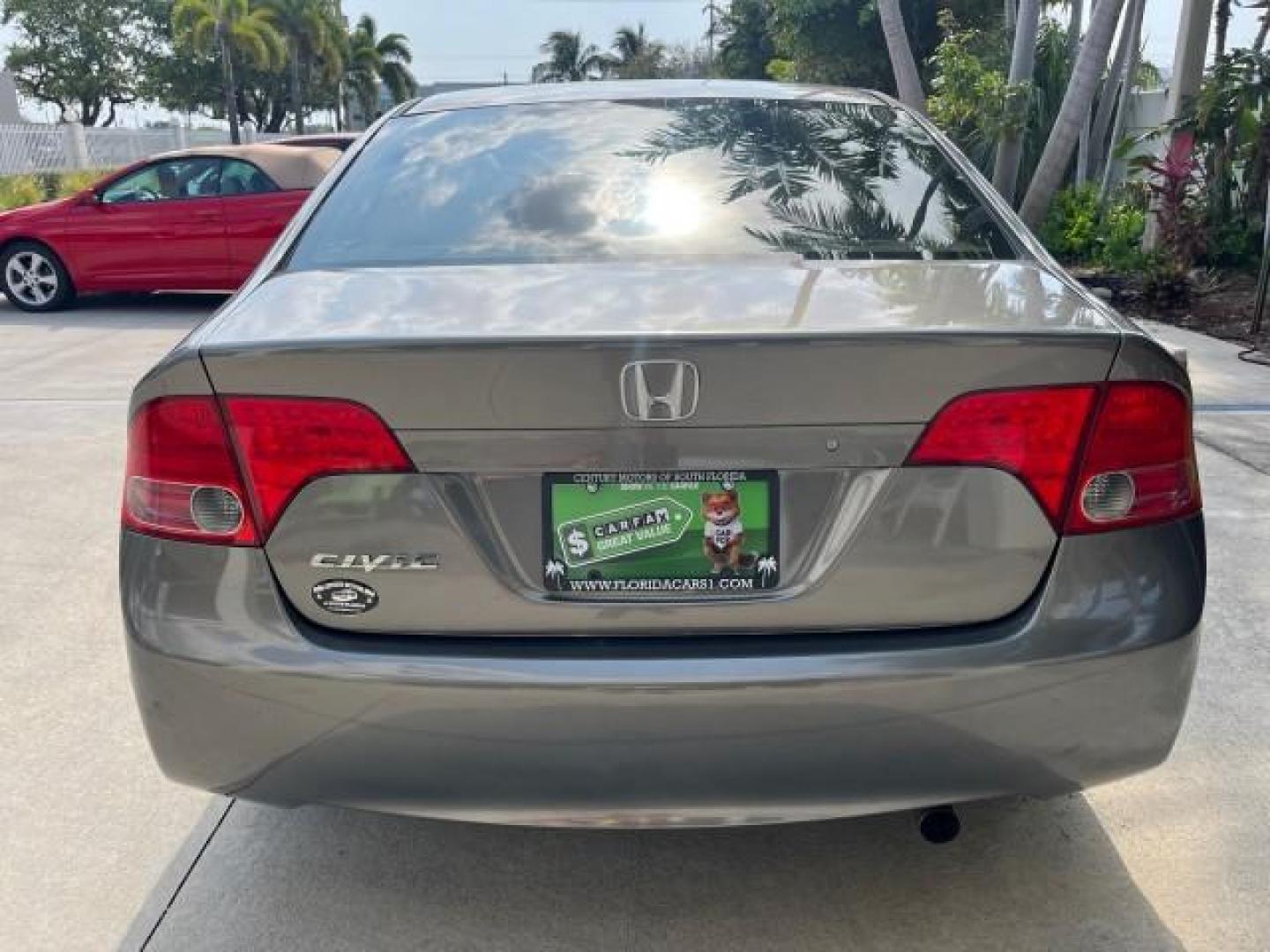 2007 Galaxy Gray Metallic /Gray Honda Civic Sdn EX LOW MILES 52,219 (1HGFA16867L) with an 1.8L SOHC MPFI 16-Valve i-VTEC I4 Engine engine, Automatic transmission, located at 4701 North Dixie Hwy, Pompano Beach, FL, 33064, (954) 422-2889, 26.240938, -80.123474 - OUR WEBPAGE FLORIDACARS1.COM HAS OVER 100 PHOTOS AND FREE CARFAX LINK 2007 HONDA CIVIC EX ROAD READY 1.8L I4 VIN: 1HGFA16867L141952 NO ACCIDENTS NO RECALLS SEDAN 4 DR FLORIDA OWNER 40 MPG 1.8L I4 F SOHC 16V POWER SUNROOF GASOLINE LOW MILES 52,219 FRONT WHEEL DRIVE 20 SERVICE RECORDS Alloy Wheels Ant - Photo#97