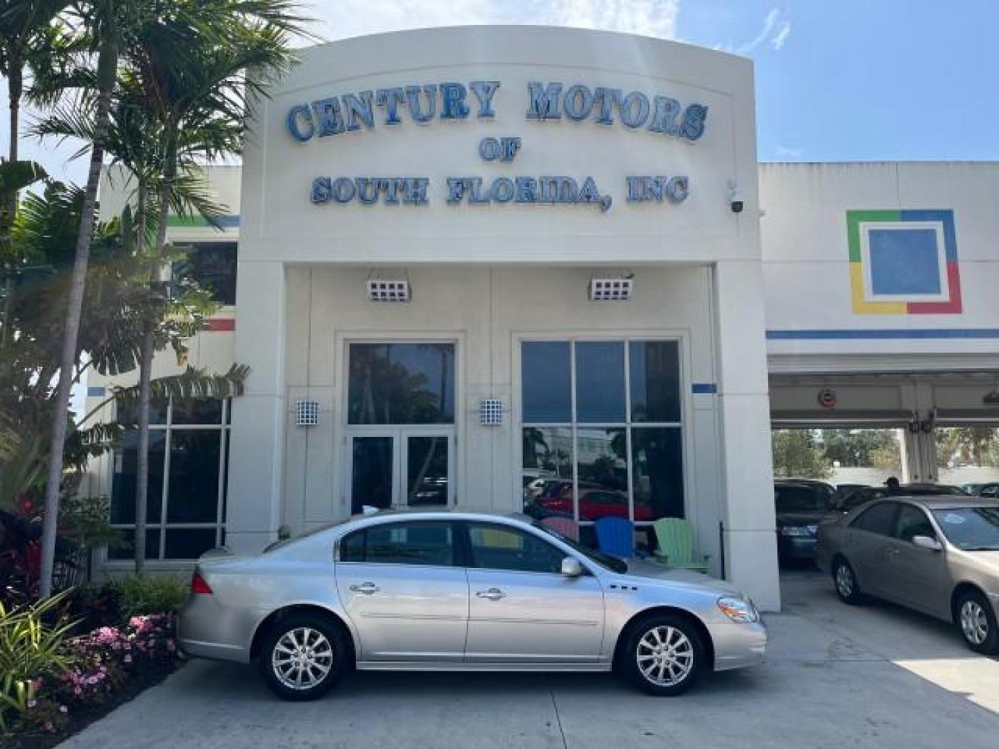 2011 Quicksilver Metallic /Titanium Buick Lucerne 1 OWNER CXL LOW MILES 26,045 (1G4HC5EM0BU) with an 3.9L V6 SFI Flex-Fuel Engine engine, Automatic transmission, located at 4701 North Dixie Hwy, Pompano Beach, FL, 33064, (954) 422-2889, 26.240938, -80.123474 - OUR WEBPAGE FLORIDACARS1.COM HAS OVER 100 PHOTOS AND FREE CARFAX LINK 2011 BUICK LUCERNE CXL ROAD READY 3.9L V6 VIN: 1G4HC5EM0BU136140 NO ACCIDENTS 27 MPG SEDAN 4 DR NO RECALLS 1 OWNER 3.9L V6 F OHV 12V POWER LEATHER SEATS FLEX FUEL BLUETOOTH DUAL AC FRONT WHEEL DRIVE LOW MILES 26,045 19 SERVICE REC - Photo#0