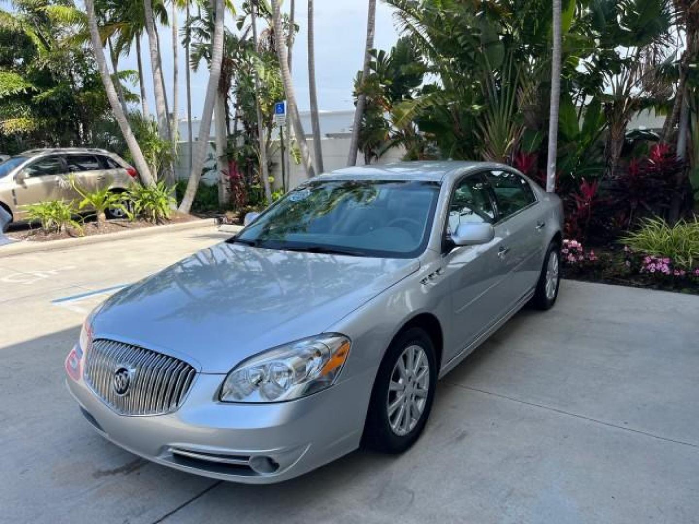 2011 Quicksilver Metallic /Titanium Buick Lucerne 1 OWNER CXL LOW MILES 26,045 (1G4HC5EM0BU) with an 3.9L V6 SFI Flex-Fuel Engine engine, Automatic transmission, located at 4701 North Dixie Hwy, Pompano Beach, FL, 33064, (954) 422-2889, 26.240938, -80.123474 - OUR WEBPAGE FLORIDACARS1.COM HAS OVER 100 PHOTOS AND FREE CARFAX LINK 2011 BUICK LUCERNE CXL ROAD READY 3.9L V6 VIN: 1G4HC5EM0BU136140 NO ACCIDENTS 27 MPG SEDAN 4 DR NO RECALLS 1 OWNER 3.9L V6 F OHV 12V POWER LEATHER SEATS FLEX FUEL BLUETOOTH DUAL AC FRONT WHEEL DRIVE LOW MILES 26,045 19 SERVICE REC - Photo#3