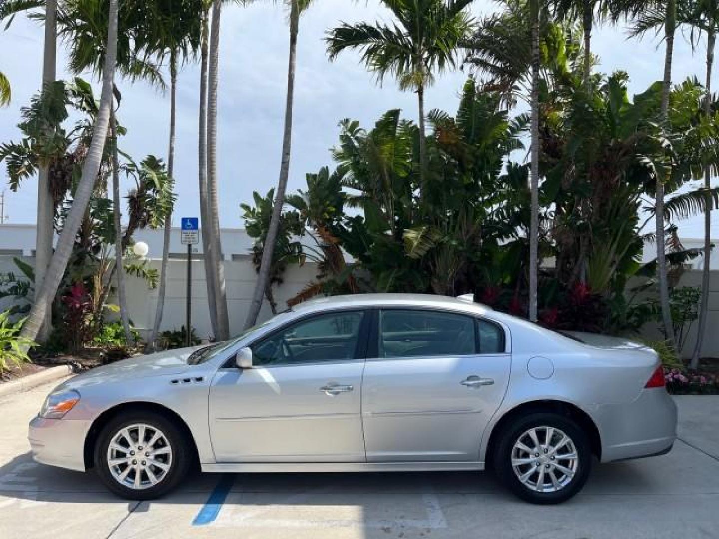 2011 Quicksilver Metallic /Titanium Buick Lucerne 1 OWNER CXL LOW MILES 26,045 (1G4HC5EM0BU) with an 3.9L V6 SFI Flex-Fuel Engine engine, Automatic transmission, located at 4701 North Dixie Hwy, Pompano Beach, FL, 33064, (954) 422-2889, 26.240938, -80.123474 - OUR WEBPAGE FLORIDACARS1.COM HAS OVER 100 PHOTOS AND FREE CARFAX LINK 2011 BUICK LUCERNE CXL ROAD READY 3.9L V6 VIN: 1G4HC5EM0BU136140 NO ACCIDENTS 27 MPG SEDAN 4 DR NO RECALLS 1 OWNER 3.9L V6 F OHV 12V POWER LEATHER SEATS FLEX FUEL BLUETOOTH DUAL AC FRONT WHEEL DRIVE LOW MILES 26,045 19 SERVICE REC - Photo#4