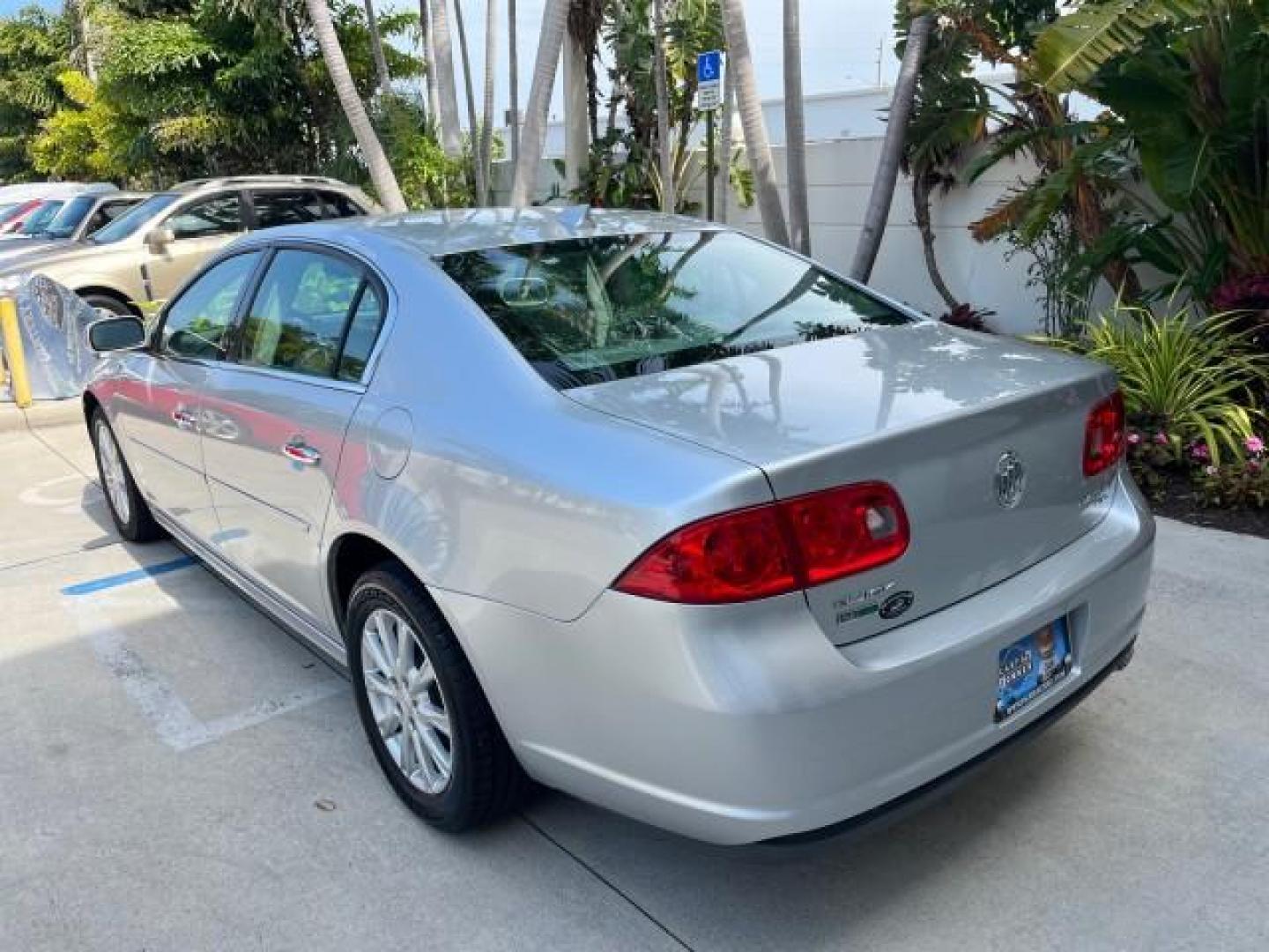 2011 Quicksilver Metallic /Titanium Buick Lucerne 1 OWNER CXL LOW MILES 26,045 (1G4HC5EM0BU) with an 3.9L V6 SFI Flex-Fuel Engine engine, Automatic transmission, located at 4701 North Dixie Hwy, Pompano Beach, FL, 33064, (954) 422-2889, 26.240938, -80.123474 - OUR WEBPAGE FLORIDACARS1.COM HAS OVER 100 PHOTOS AND FREE CARFAX LINK 2011 BUICK LUCERNE CXL ROAD READY 3.9L V6 VIN: 1G4HC5EM0BU136140 NO ACCIDENTS 27 MPG SEDAN 4 DR NO RECALLS 1 OWNER 3.9L V6 F OHV 12V POWER LEATHER SEATS FLEX FUEL BLUETOOTH DUAL AC FRONT WHEEL DRIVE LOW MILES 26,045 19 SERVICE REC - Photo#94