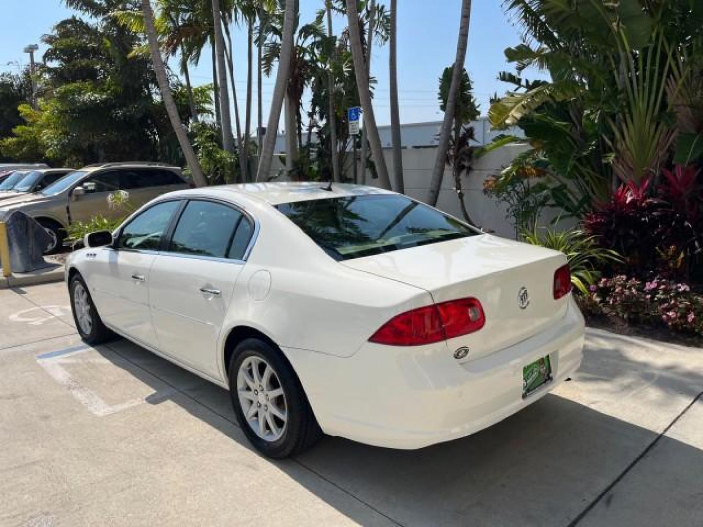 2008 White Opal /Cocoa/Shale Buick Lucerne CXL LOW MILES 54,872 (1G4HD57258U) with an 3.8L V6 SFI Engine engine, Automatic transmission, located at 4701 North Dixie Hwy, Pompano Beach, FL, 33064, (954) 422-2889, 26.240938, -80.123474 - OUR WEBPAGE FLORIDACARS1.COM HAS OVER 100 PHOTOS AND FREE CARFAX LINK 2008 BUICK LUCERNE CXL 3800 V6 ROAD READY 3.8L V6 VIN: 1G4HD57258U190406 LOW MILES 54,872 SEDAN 4 DR NO ACCIDENTS 28 MPG 3.8L V6 F NO RECALLS DUAL AC GASOLINE BACK UP SENSORS FLORIDA OWNER FRONT WHEEL DRIVE 29 SERVICE RECORDS POWE - Photo#5